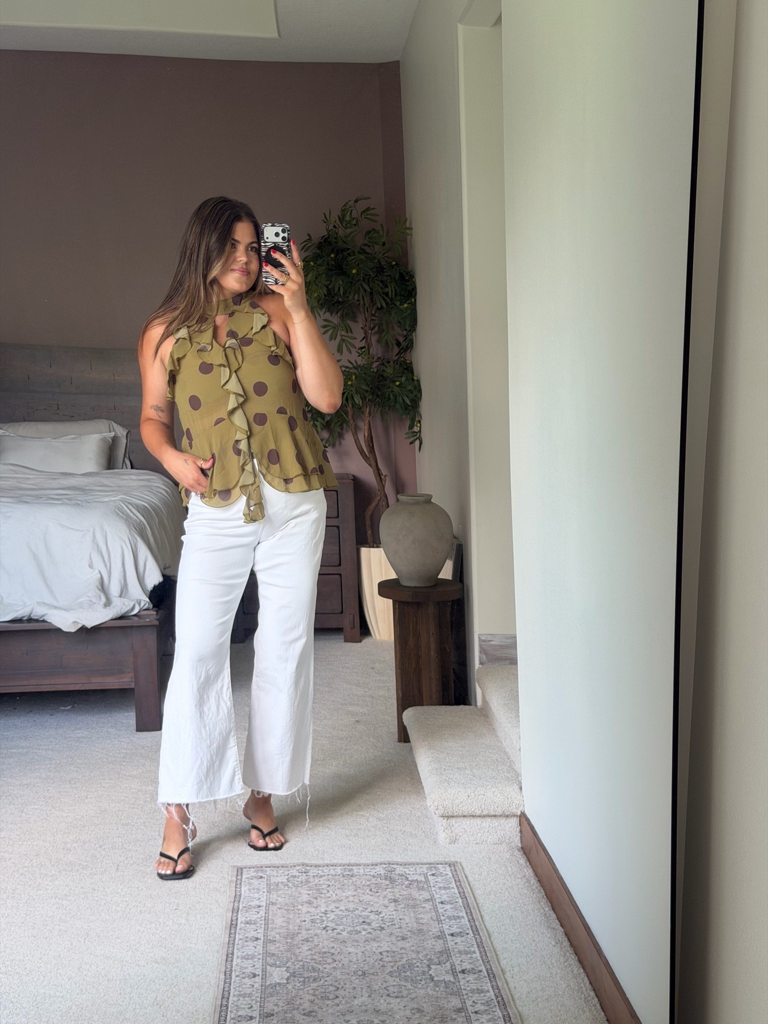 Summer date night outfit! Ruffle tank top from Amazon and distressed hem white jeans from j crew ￼size 13/32

@jcrew 
Midsize, size 12, size 14, mom style, curvy outfit, teacher outfit, outfit, thick tummy approved, 2026