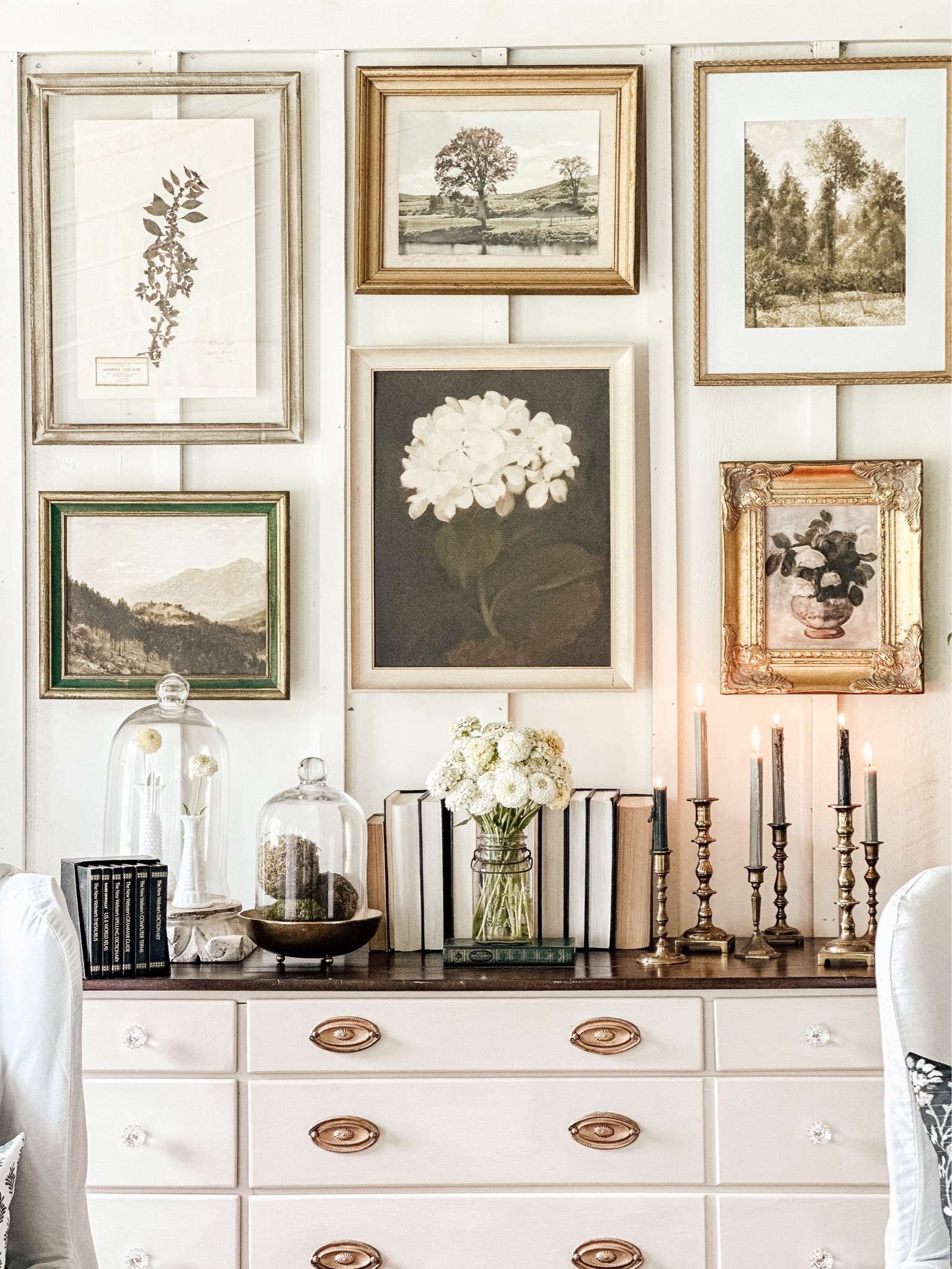 New Living Room Gallery Wall! 🤍 #cottagesandbungalows #southernlivingmag #americanfarmhouse #cottagestyle #countrylivingmag #betterhomesandgardens #mybhg #returninggracedesigns  #americanfarmhousestyle
#vintagefarmhouse #vintagestyle #viralreels #fixerupperstyle #cottagestyle 
#targetstyle #studiomcgee #magnolianetwork #neutraldecor #countrysamplerfarmhousestyle #countrysamplermagazine #livingroom #gallerywall #diygallerywall  

#LTKSeasonal #LTKhome