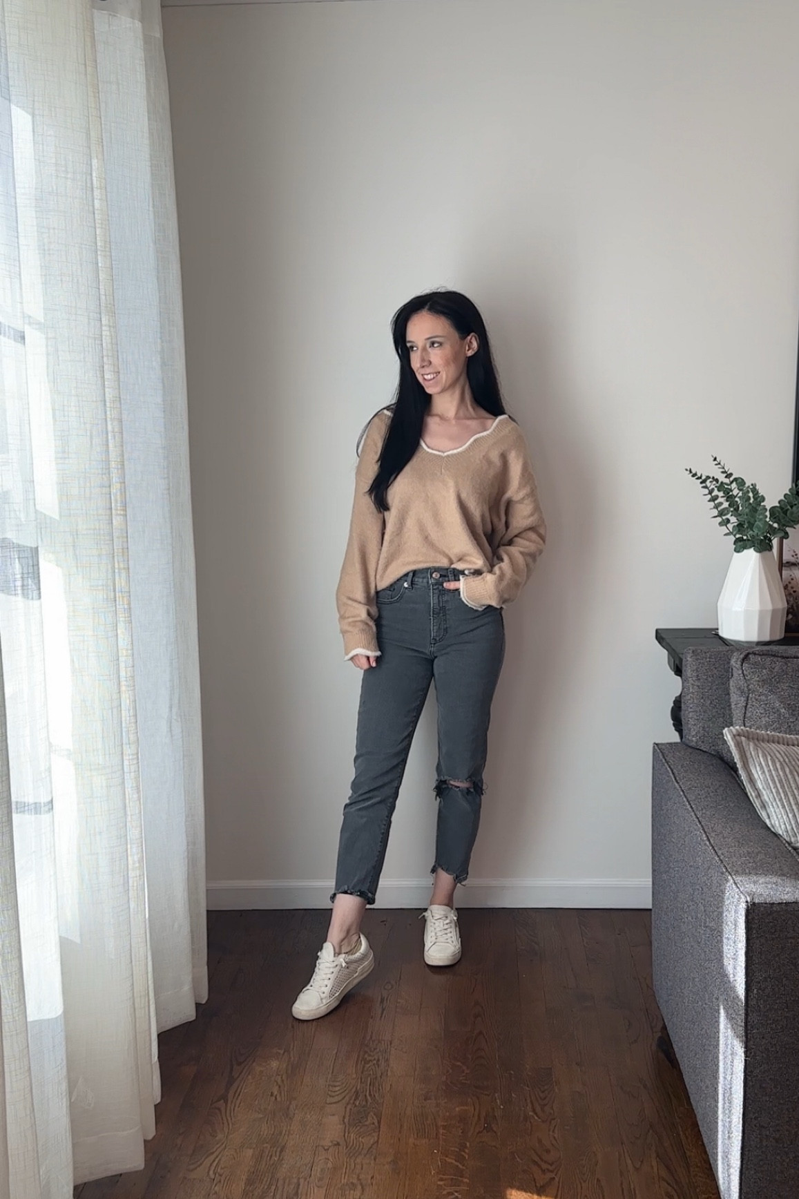 Tan sweater size S
Gray jeans size 00
White sneakers size 6.5


Fall outfit, Thanksgiving outfit, casual outfit, weekend outfit, millennial outfit, minimalist outfit 

#LTKStyleTip #LTKSeasonal #LTKFindsUnder100