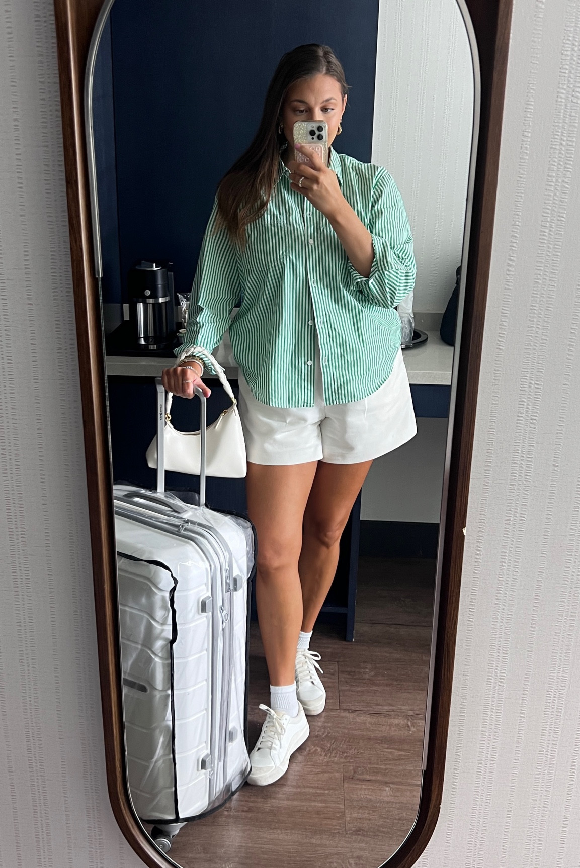 Casual travel outfit / button down shirt 100% cotton 


size 10 fashion | size 10 | Tall girl outfit | tall girl fashion | midsize fashion size 10 | midsize | tall fashion | tall women | travel outfit | airplane outfit 