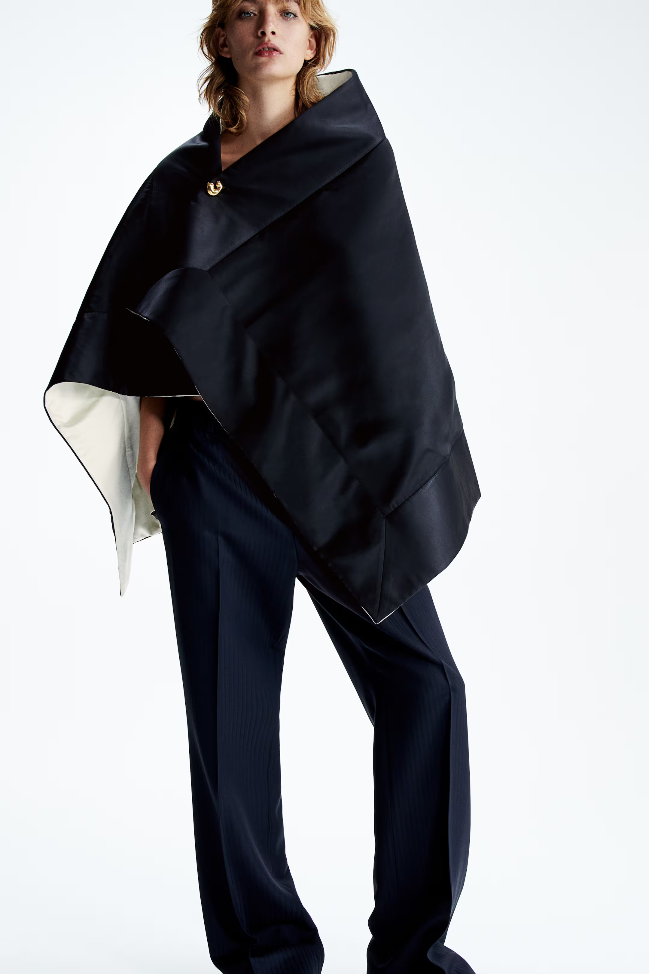 Statement-Button Reversible Cape | H&M (US + CA)