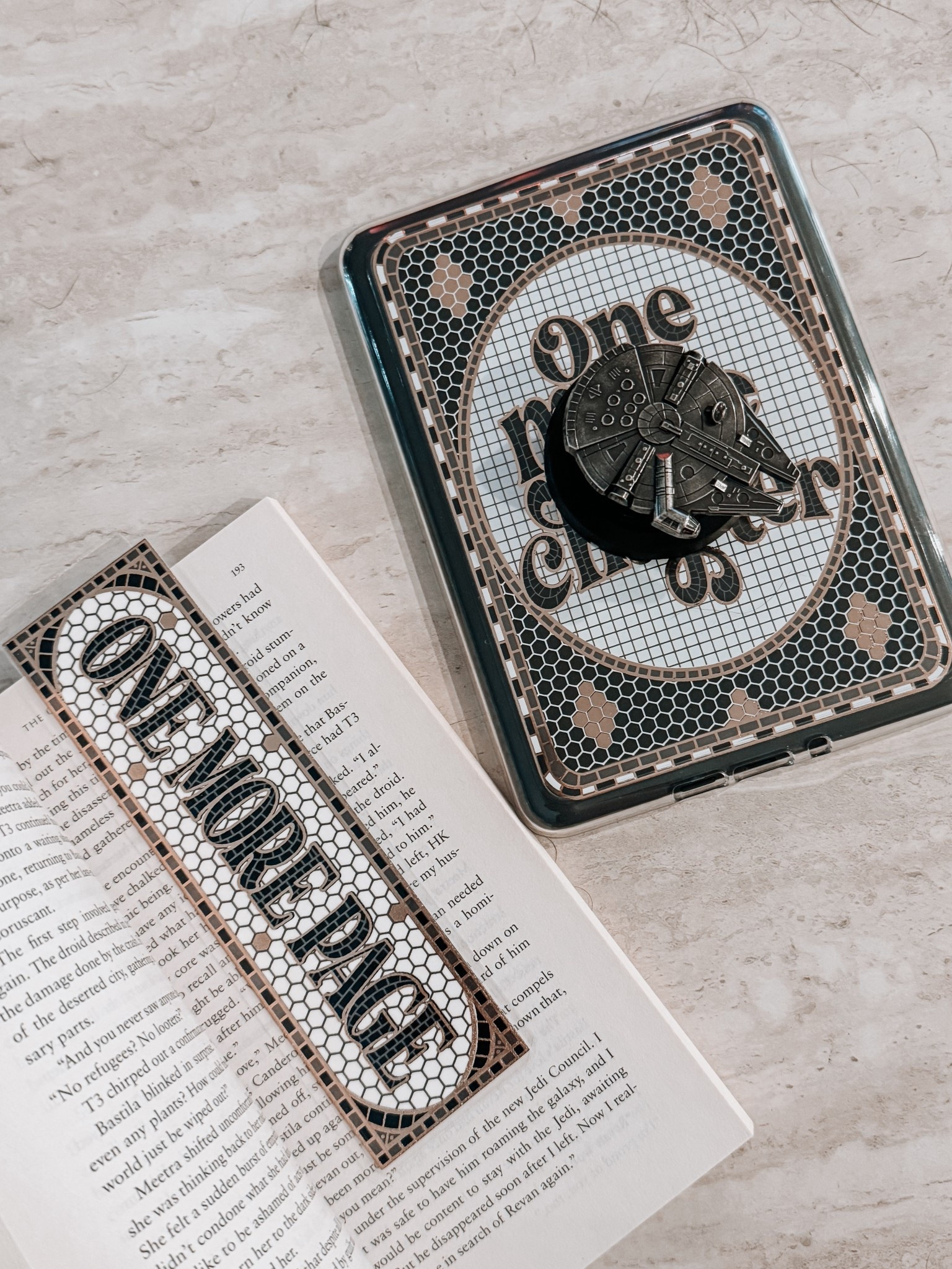 New Kindle Case & Bookmark 🖤