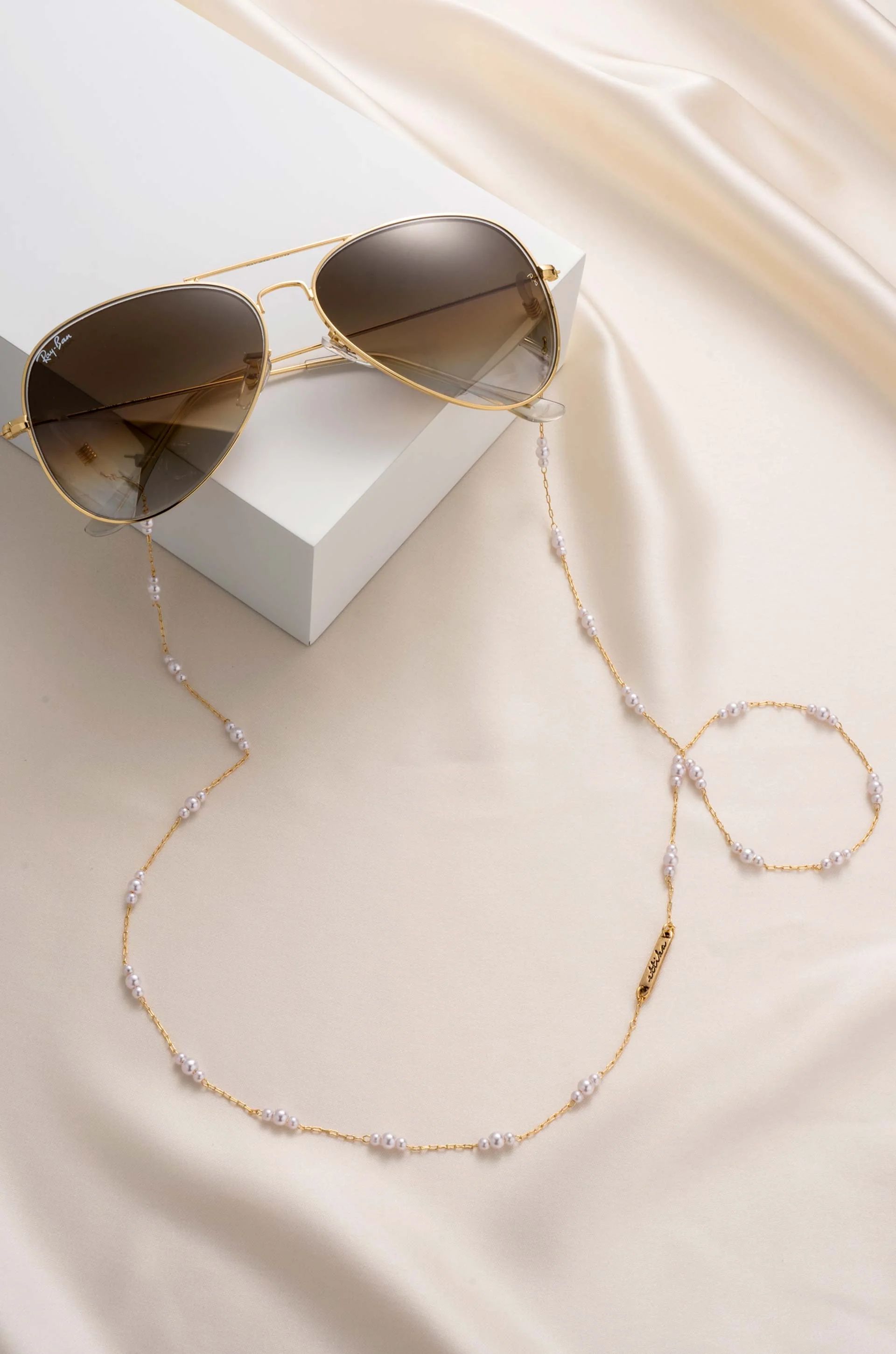 Pearl Moments Glasses Chain | Ettika