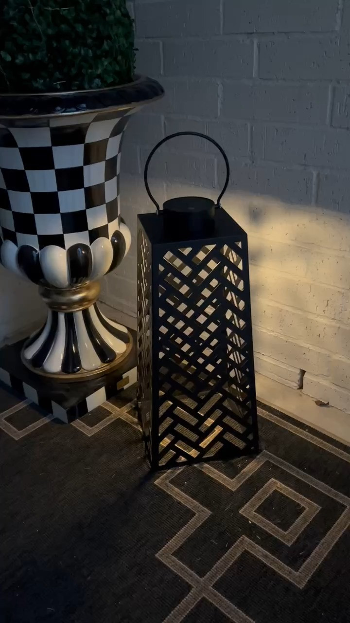 Solar light, outdoor lighting, modern home, outdoor decor, home decor

#LTKSeasonal #LTKStyleTip #LTKHome