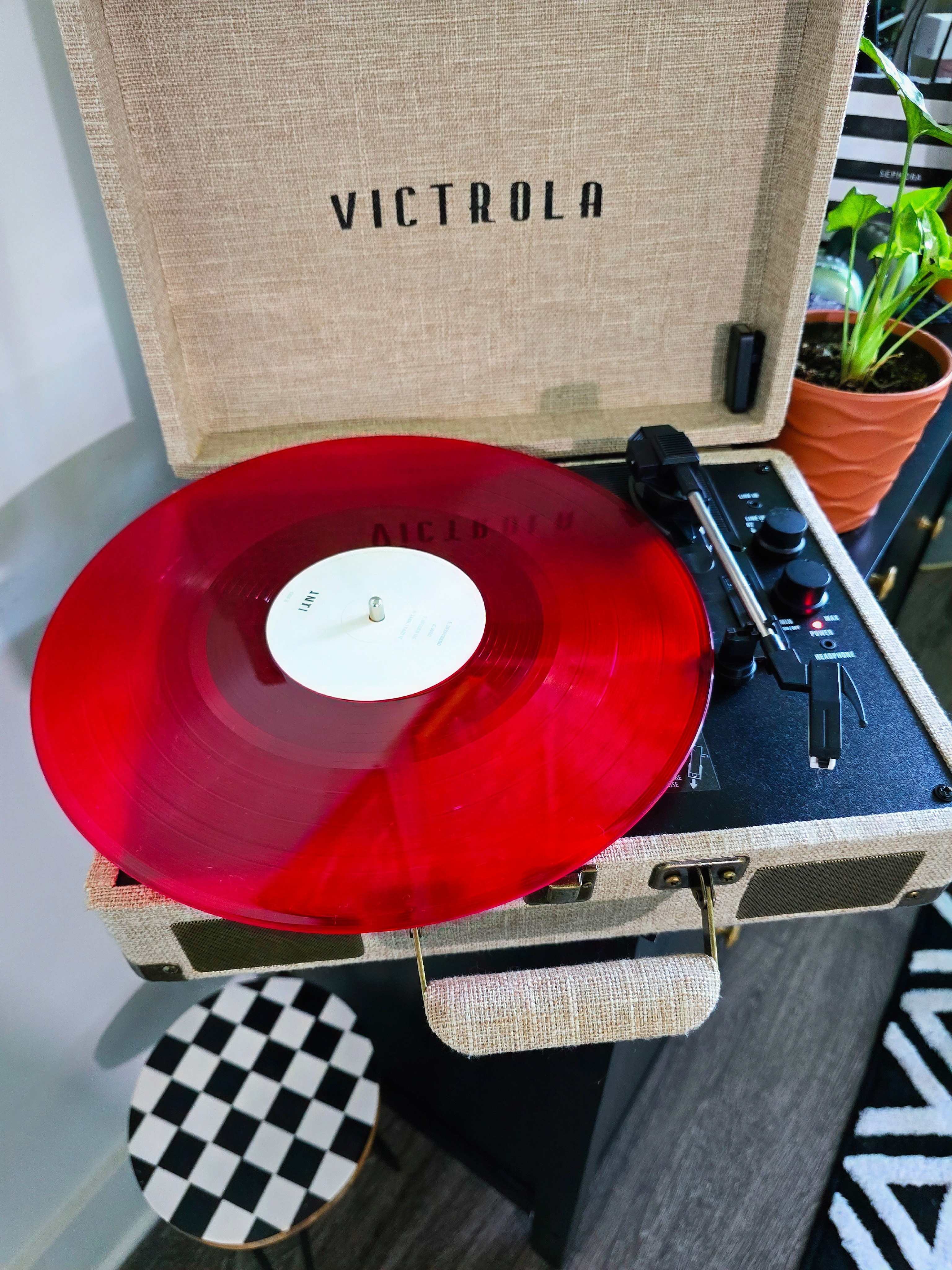 Why does music sound so much better on a vinyl player? 🥰

#LTKParties #LTKFindsUnder100 #LTKHome