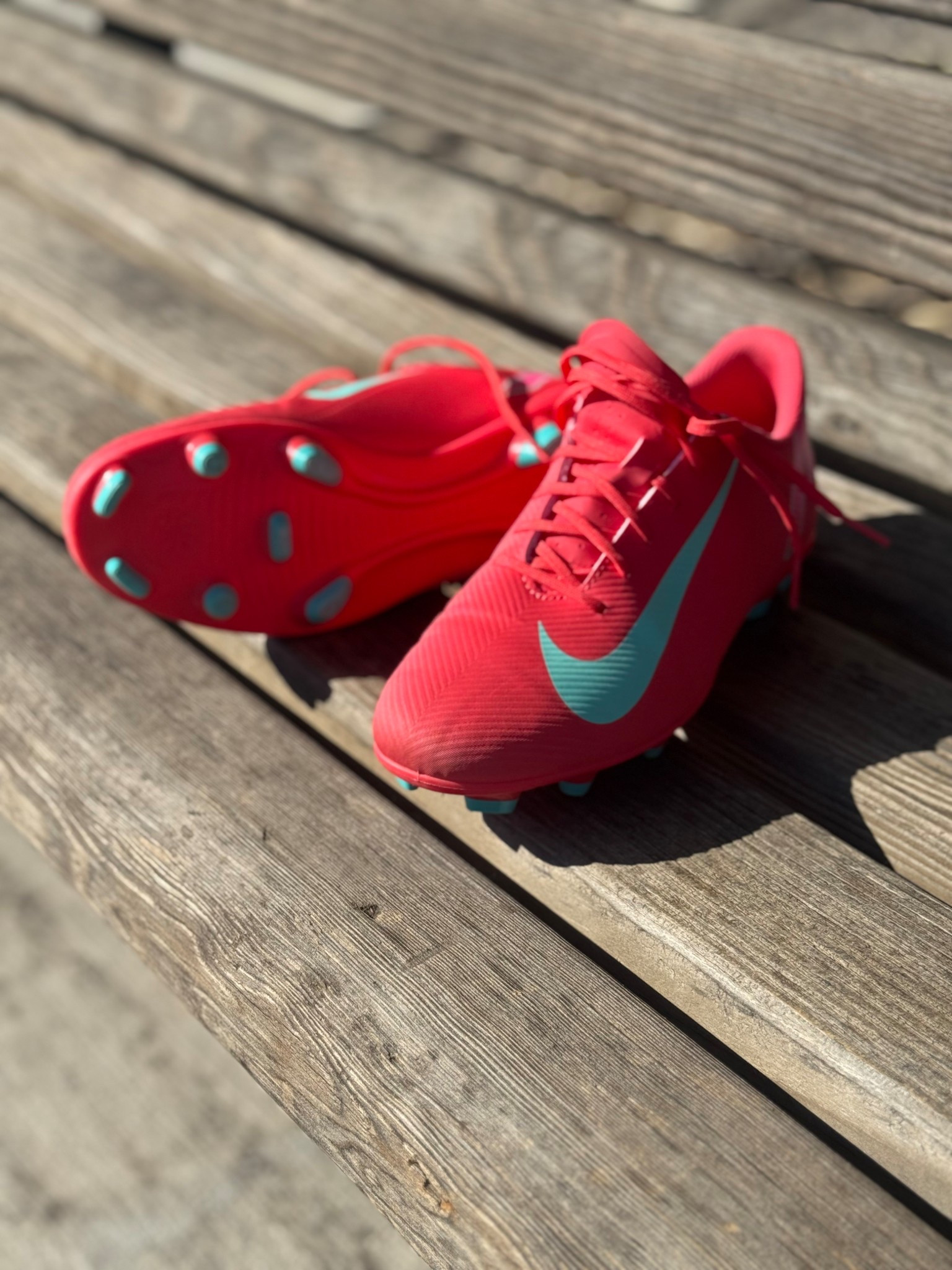 
Running up that hill… but make it hot pink.
These Nike cleats are my secret weapon for hill sprints — extra grip, extra glutes, and way less risk of eating pavement.
Linked them for you because if we’re gonna suffer, we might as well look cute doing it. 💪🏼 


#LTKShoeCrush #LTKActive