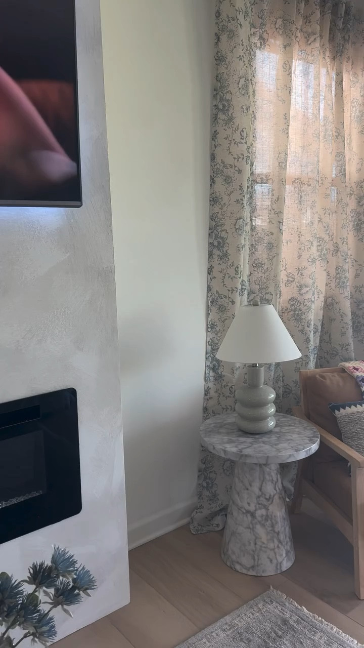 In love with these new curtains from @jinchanhome 💙 you can use freckledlemonshop for 5% off your order!

#homedecor #curtains #springdecor