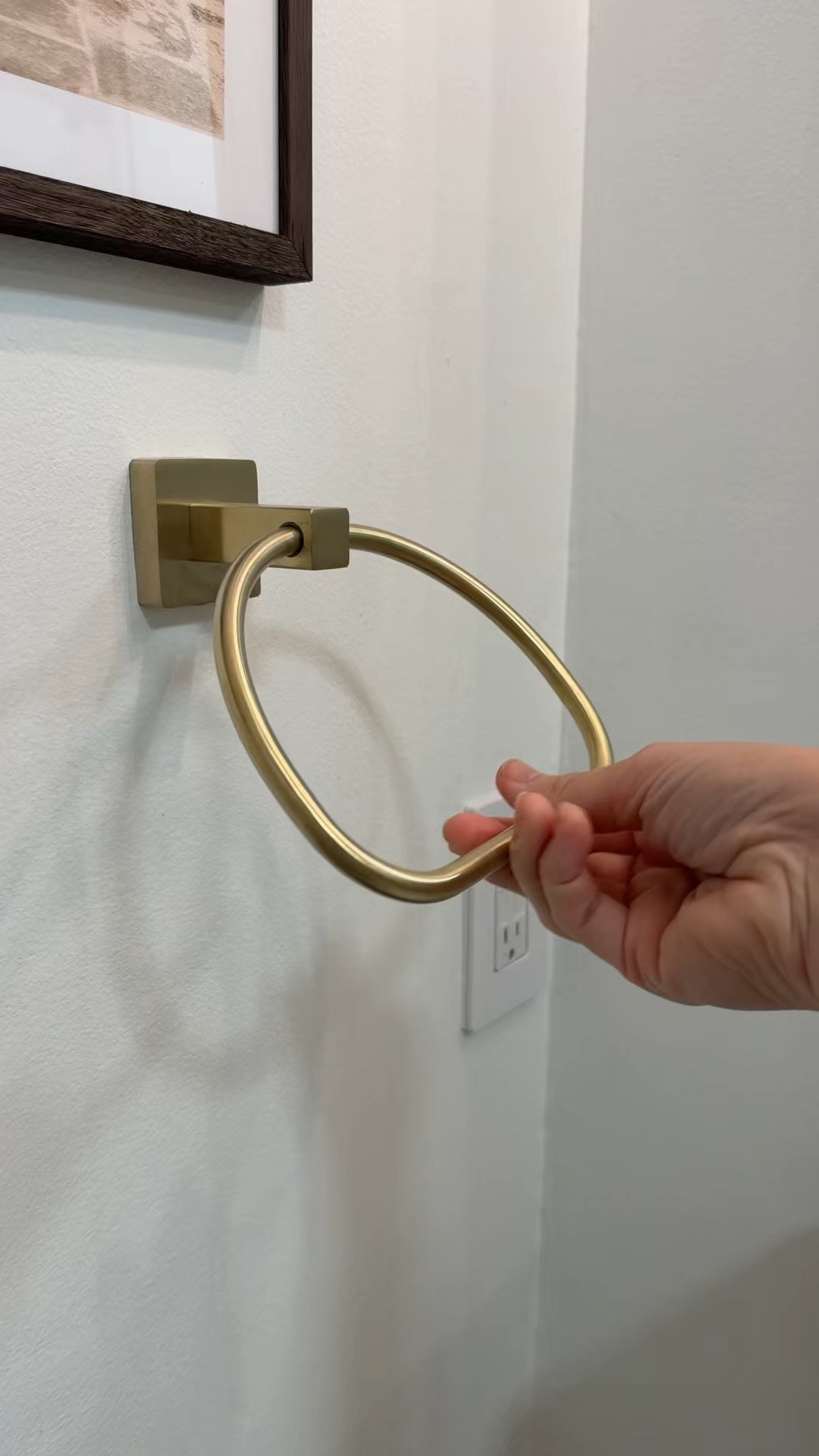 Brushed gold hand towel holder for our bathroom refresh! Perfect way to make your bathroom look for stylish!