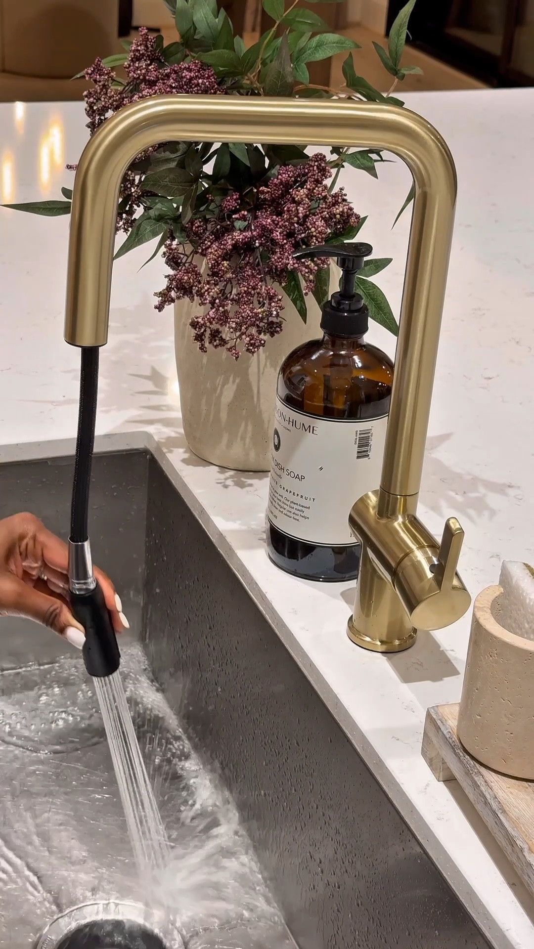 This kitchen faucet truly impressed me! ✨ The chrome finish gives such a clean, modern touch, and the pull-down sprayer works flawlessly — a perfect blend of style and quality for any kitchen. 💧 Everything’s linked for easy shopping! #KitchenEssentials #AmazonFinds #LTKHome #HomeUpgrade #ModernKitchen

#LTKHome #LTKStyleTip #LTKSaleAlert