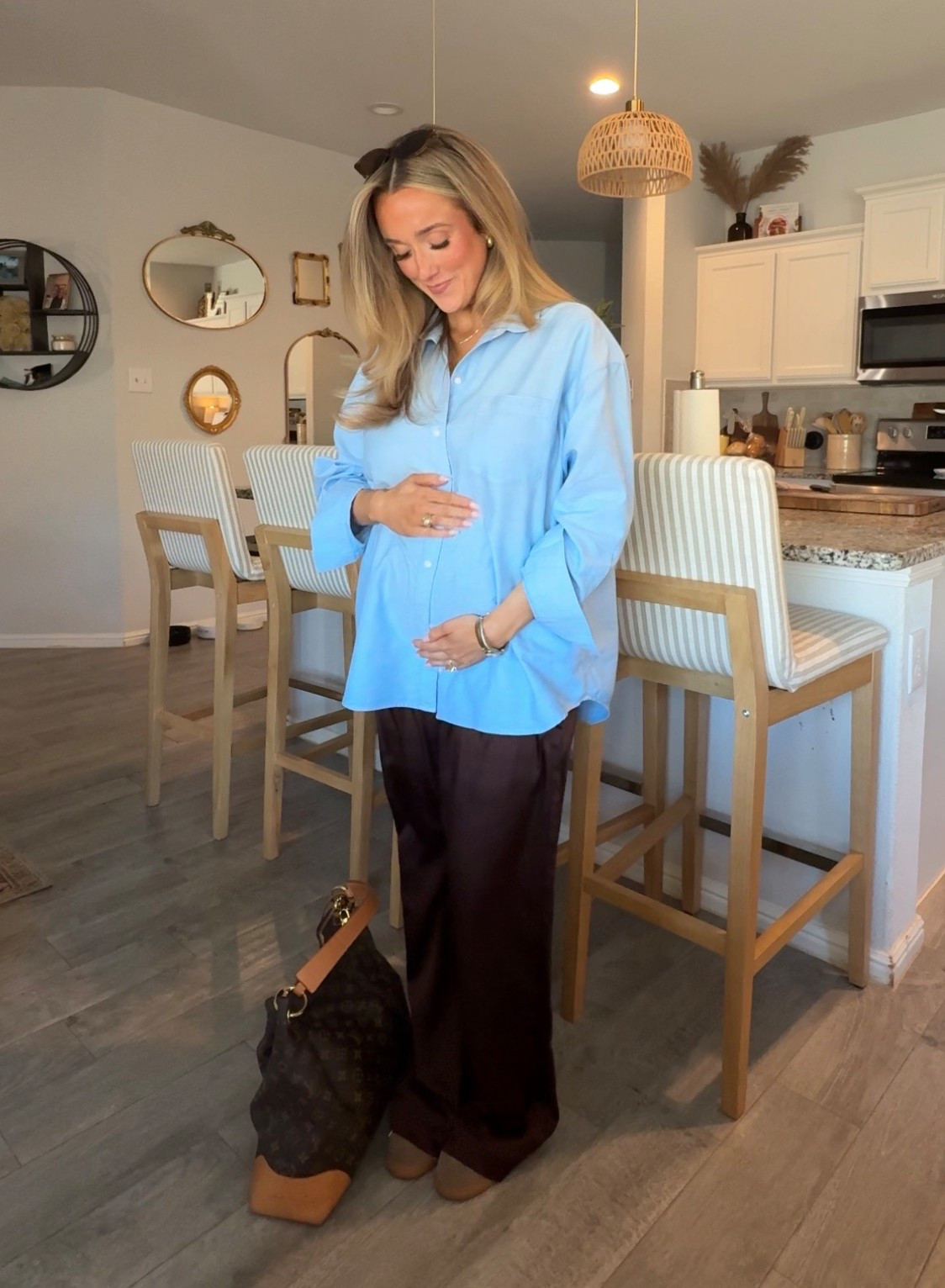 outfit check!! 19 week pregnant!!