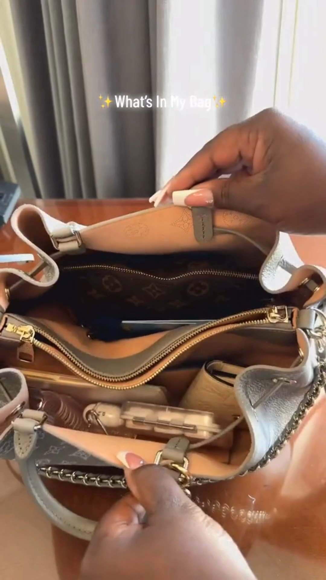 I don’t dare to leave the house without these mom-bag must haves🤍 

Follow for more @OPERATION_NIKI on IG, TikTok, & Facebook sahm, purse essentials, mom bag, what’s in my bag, organized home, mom purse, mom must haves, cleaning tips, organization, summer bag



#LTKFindsUnder50 #LTKHome #LTKTravel