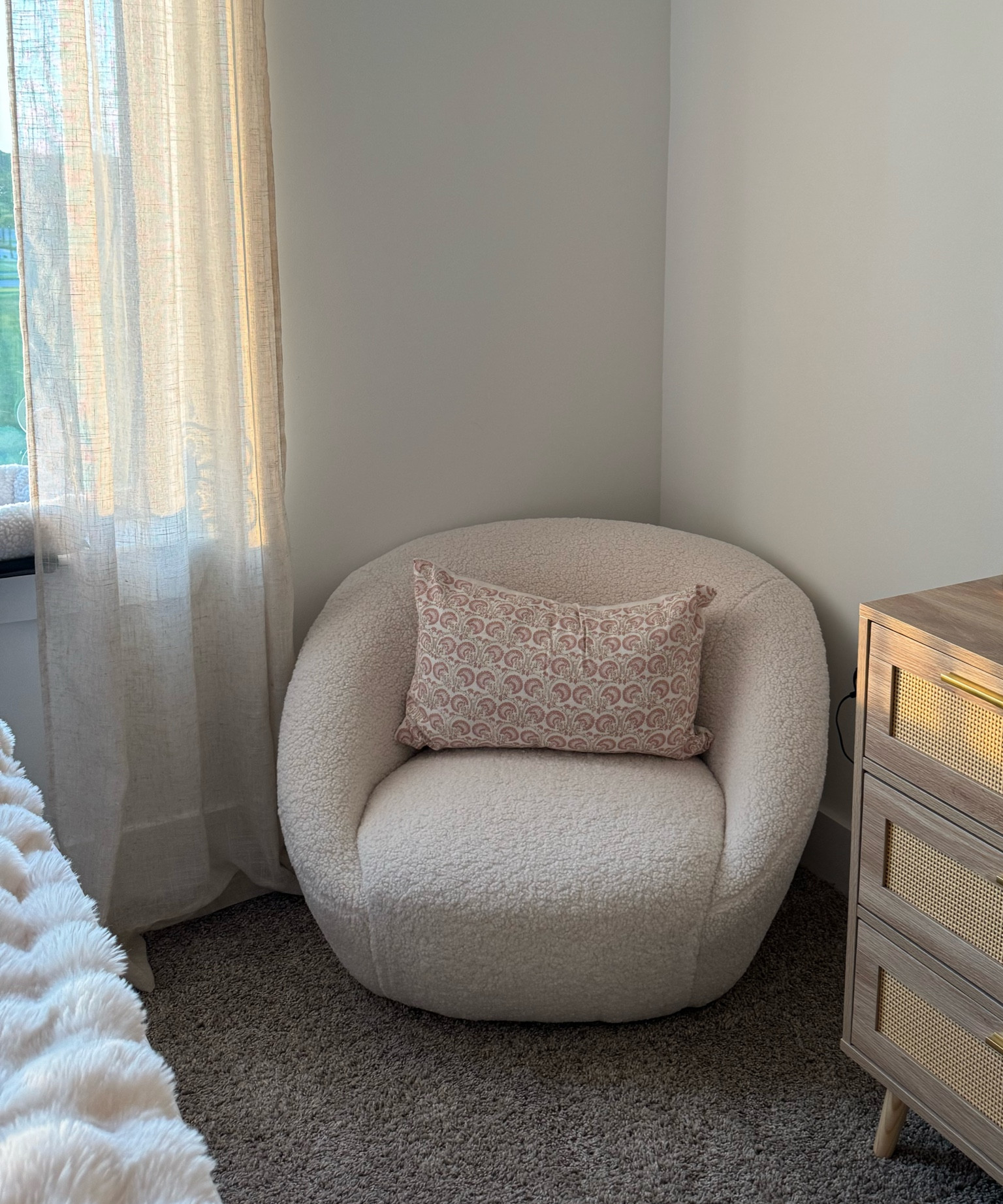 Faux Round Swivel Chair 