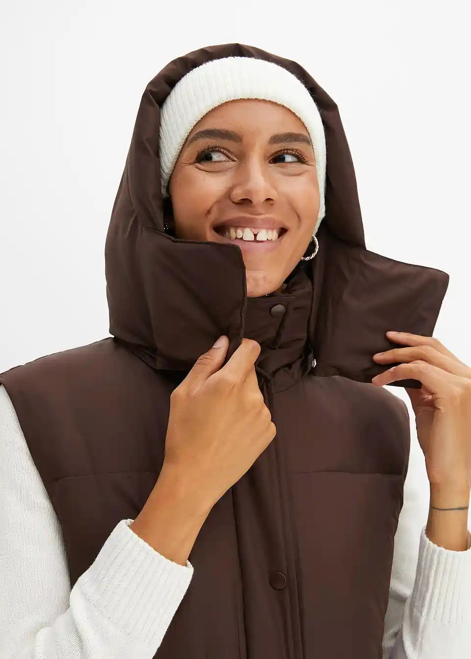 Wattierte Steppweste mit abnehmbarer Kapuze | Bonprix DE