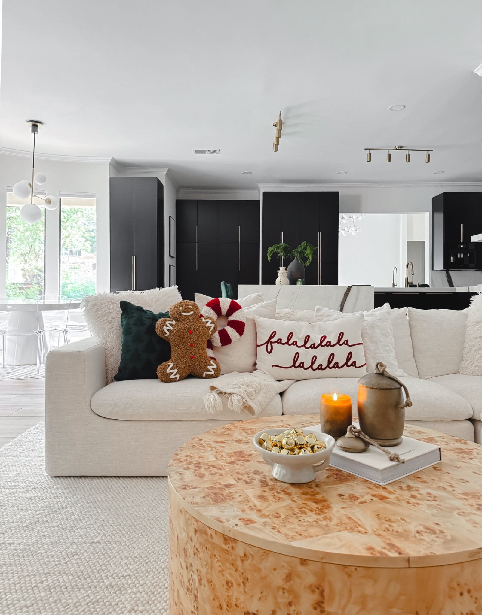 Holiday Living Room Decor

#LTKHome #LTKHoliday