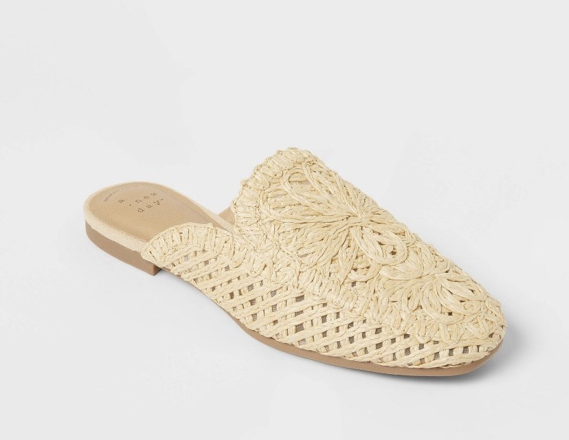 Woven mules - ON SALE


#mules #wovenmules #wovenshoes #springshoes @Target 
#LTKSaleAlert



#LTKSeasonal #LTKU #LTKOver40