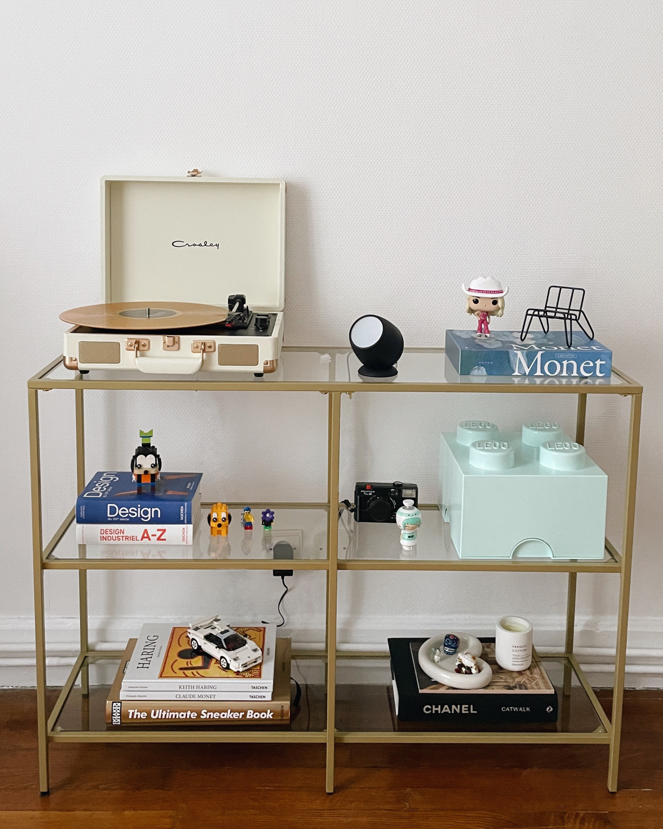 Déco étagère avec vinyles, livres d'art et figurines Lego  

 

#LTKfrance #LTKeurope #LTKhome