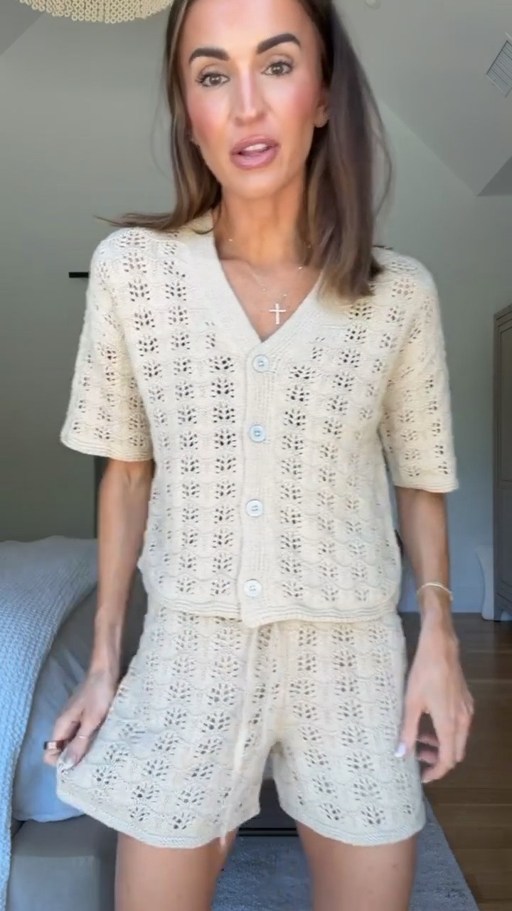 Such an adorable set from target! 🙌🏼 one of those outfits you can wear for everything, all summer long! ☀️
