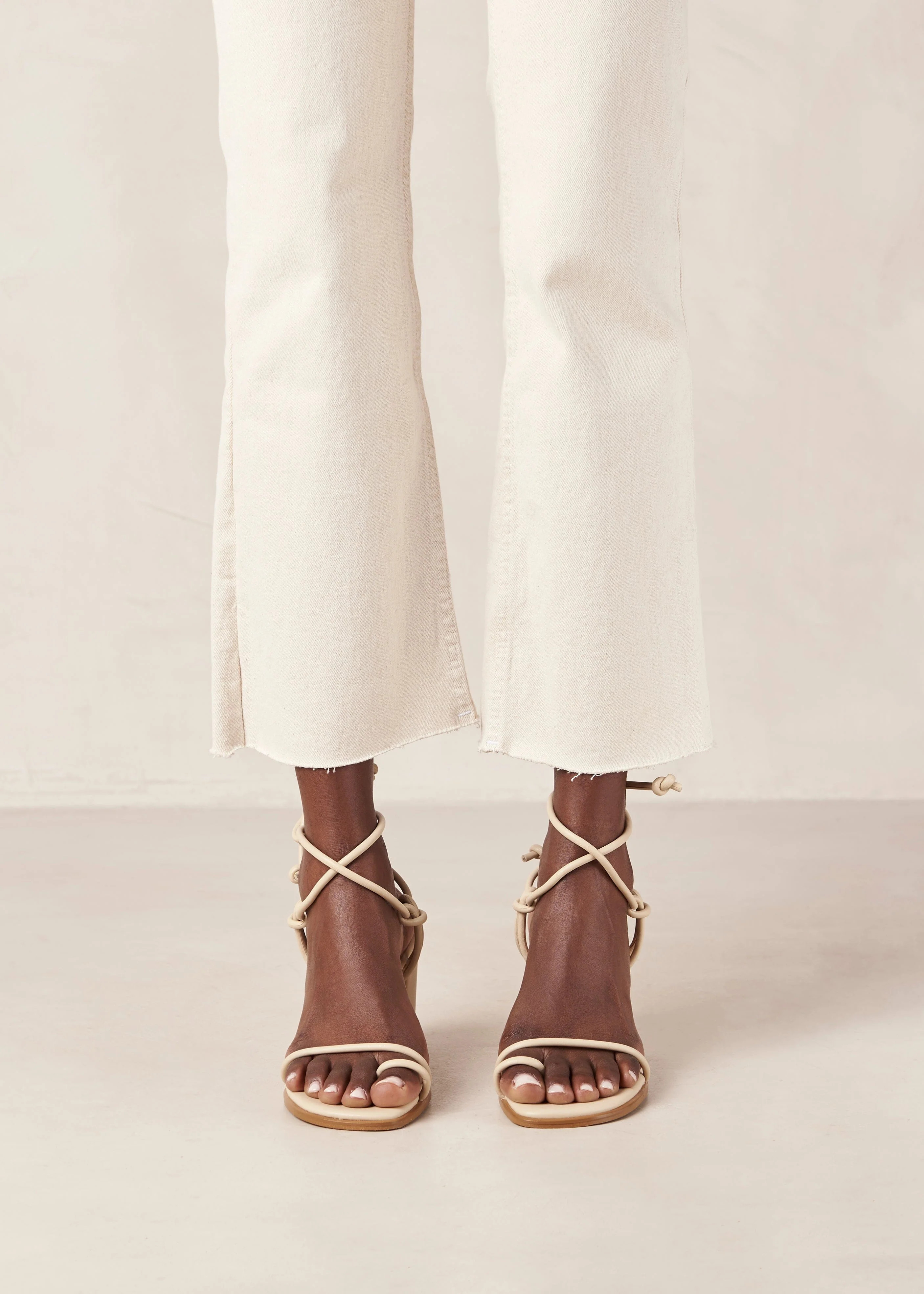 Grace Corn - White Vegan Leather Sandals | ALOHAS | Alohas FR