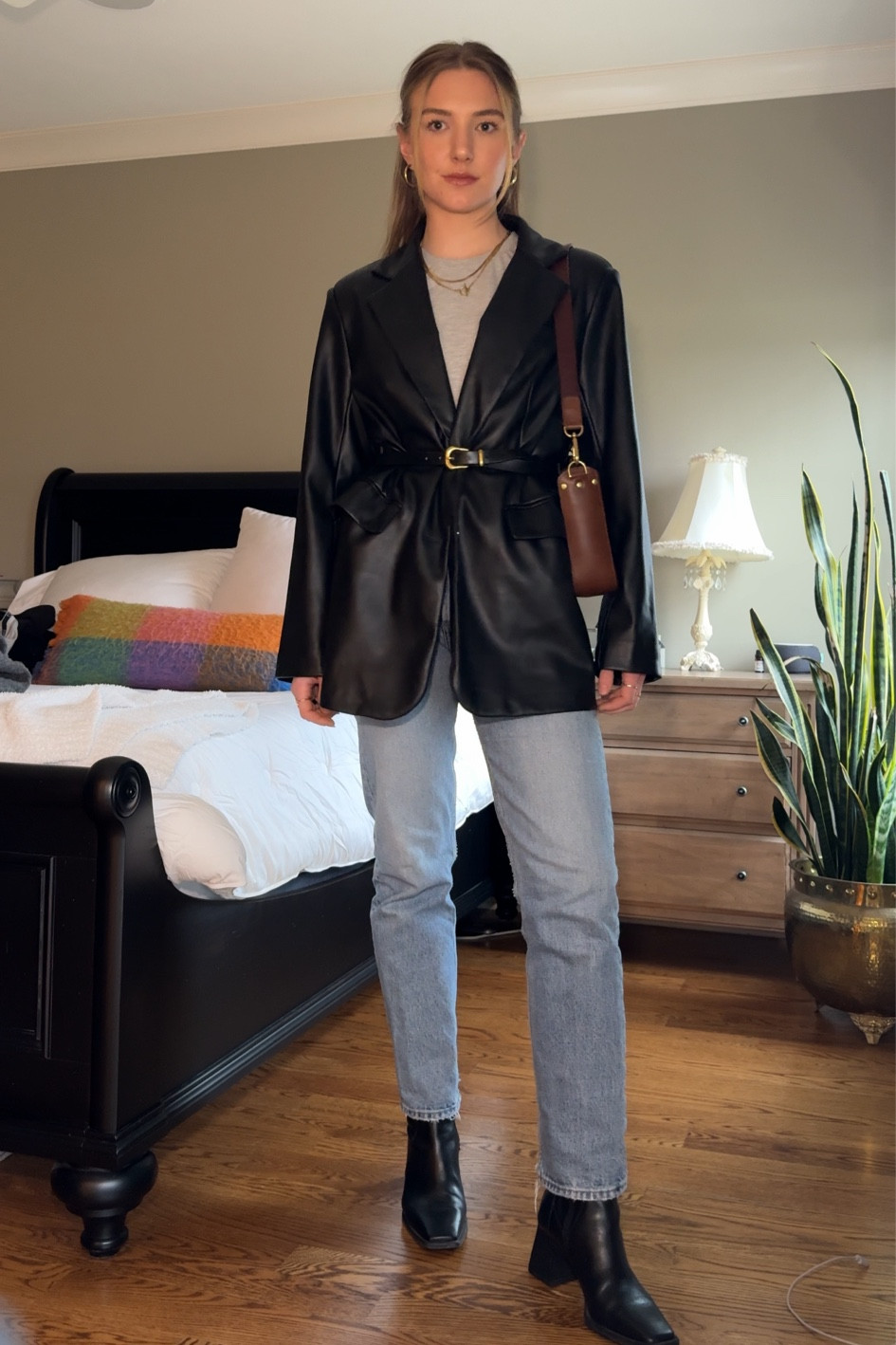 Two pieces I am wearing like crazy right now. Agolde 90s pinch waist jeans and oversized faux leather blazer. 
Jeans: 27
Blazer: M

#LTKStyleTip