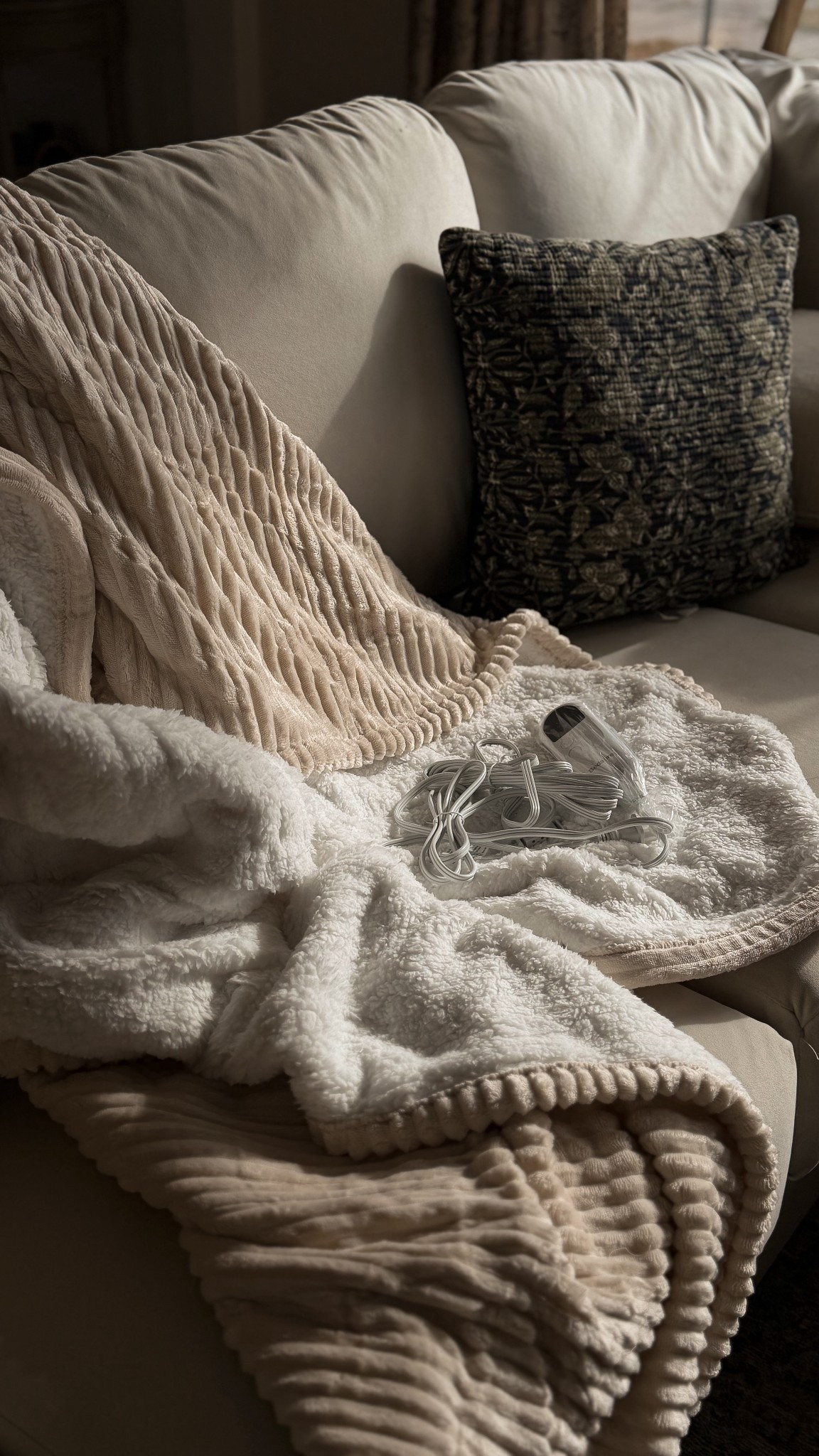 This heat blanket is 10/10 

#LTKHoliday #LTKFindsUnder100 #LTKGiftGuide