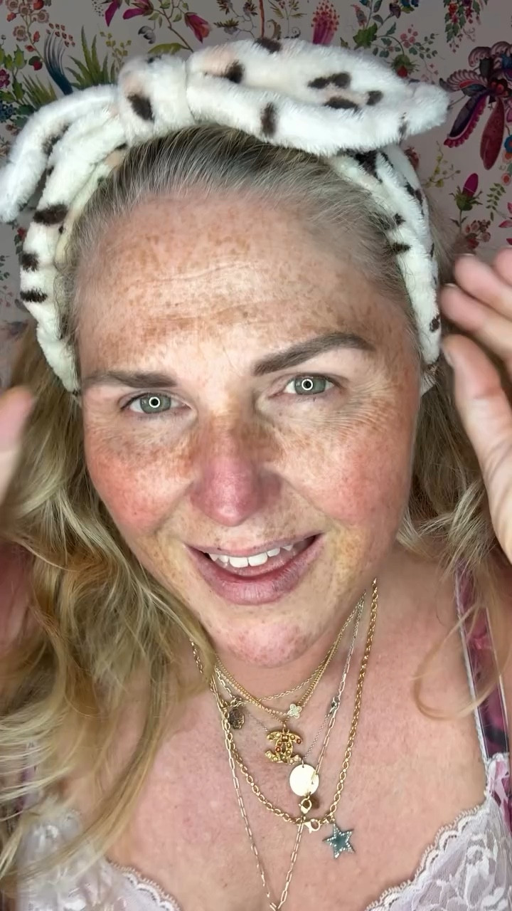 AD ~ I have a beauty confession… I don’t always wear foundation 👀✨
And especially for summer, this is my go-to ☀️

The @iconic.london Underglow Blurring Primer gives me the smoothest, most radiant base — perfect for lightweight, glowy skin.

Paired with the Prep, Set Glow spray for that blurred, long-lasting finish 💫

The compliments on my skin lately say it all ✨

Available online at M&S and free next day click & collect to over 800 stores — so easy 🙌

@iconic.london @marksandspencer #IconicLondon #MarksandSpencer #SummerSkin #GlowySkin #NoFoundationNeeded