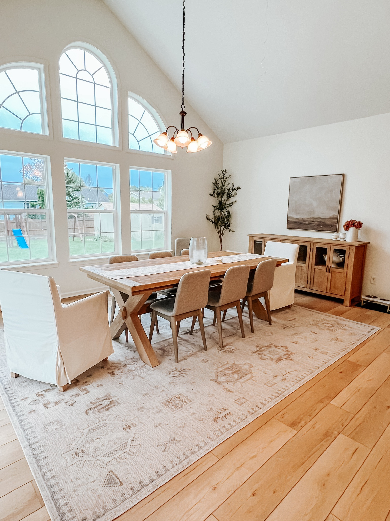 Neutral dining room. Pottery barn dining room table  

#LTKhome