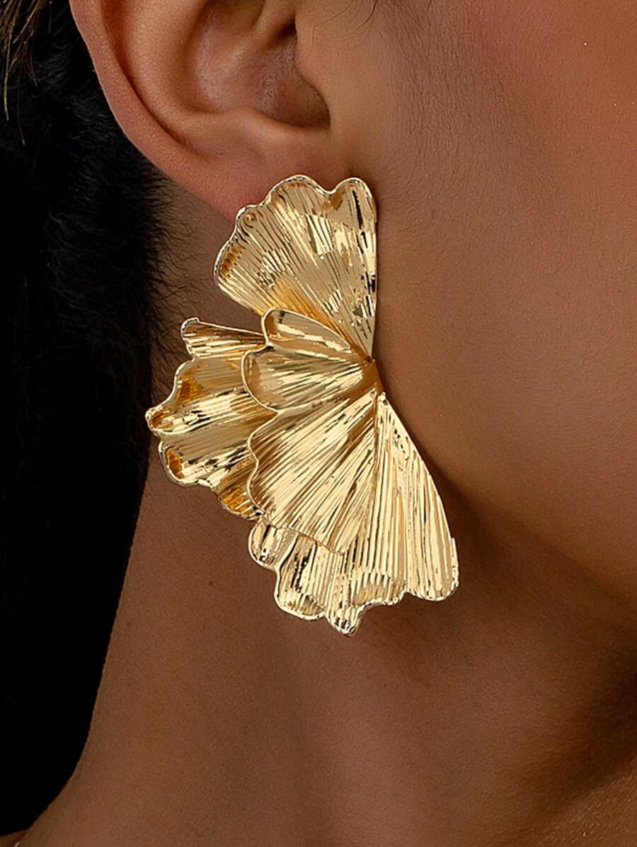 1 Pair Of Fashionable And Creative Large Flower Alloy Earrings Suitable For Daily Commuting Valen... | SHEIN
