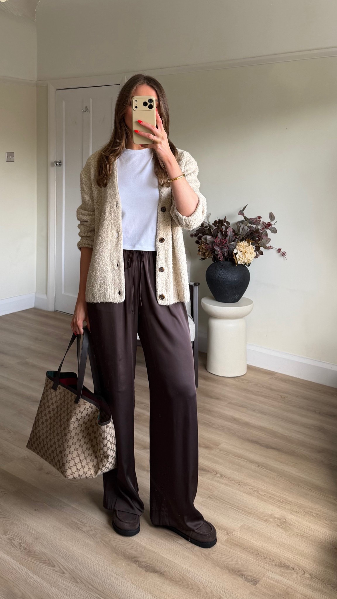 Styling the ‘men’s’ Abercrombie cardigan 
Small in the baby tee - AFEMILY for an extra 15% off
XS long in the brown satin trousers - use code above
XS reg in the cardigan - use code above 
Dune slip on loafers 



#LTKuk #LTKspring