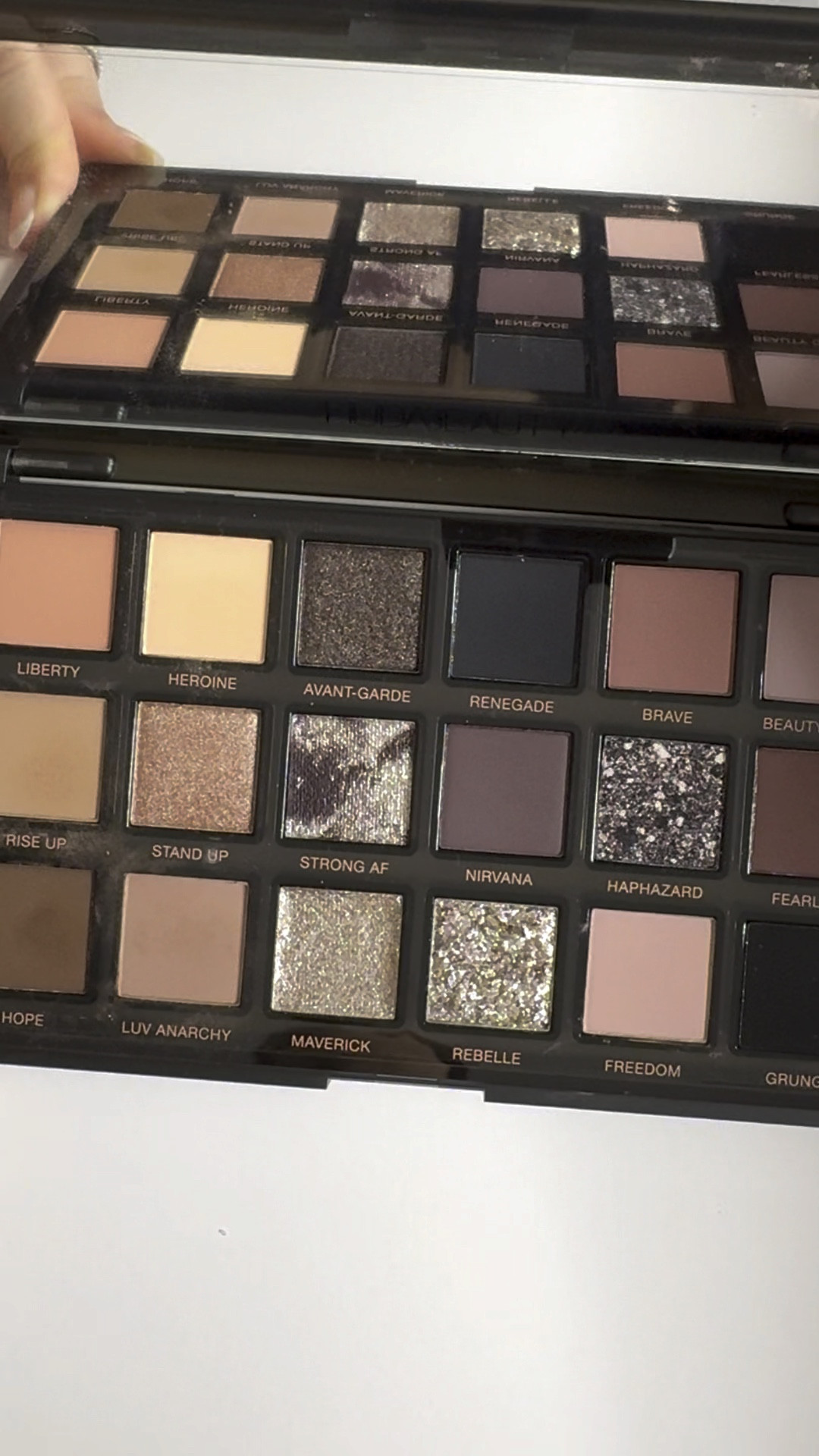 Huda Beauty Pretty Grunge Palette Swatches!

Uma paleta neutra dos sonhos! 

#maydancini #hudabeauty #hudabeautypalette #maquiagemimportada #paletaneutra #desafioltkcon2024

#LTKbrasil #LTKbeauty