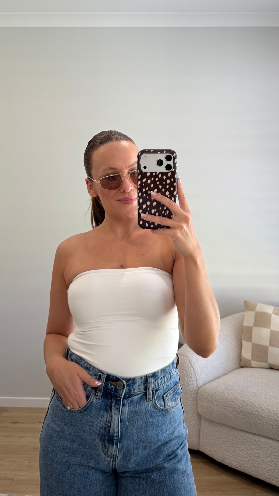 I wear size S in the tank
Jeans are from feather and noise