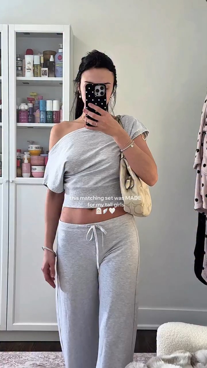 so cute BUT I would be tripping over my own feet😩

Comment SHOP below to receive a DM with the link for this outfit!!

This is the CUTEST matching set for my tall babes xx

#matchingset #loungewear #garage #garageclothing #garagepartner

https://liketk.it/5XsWN