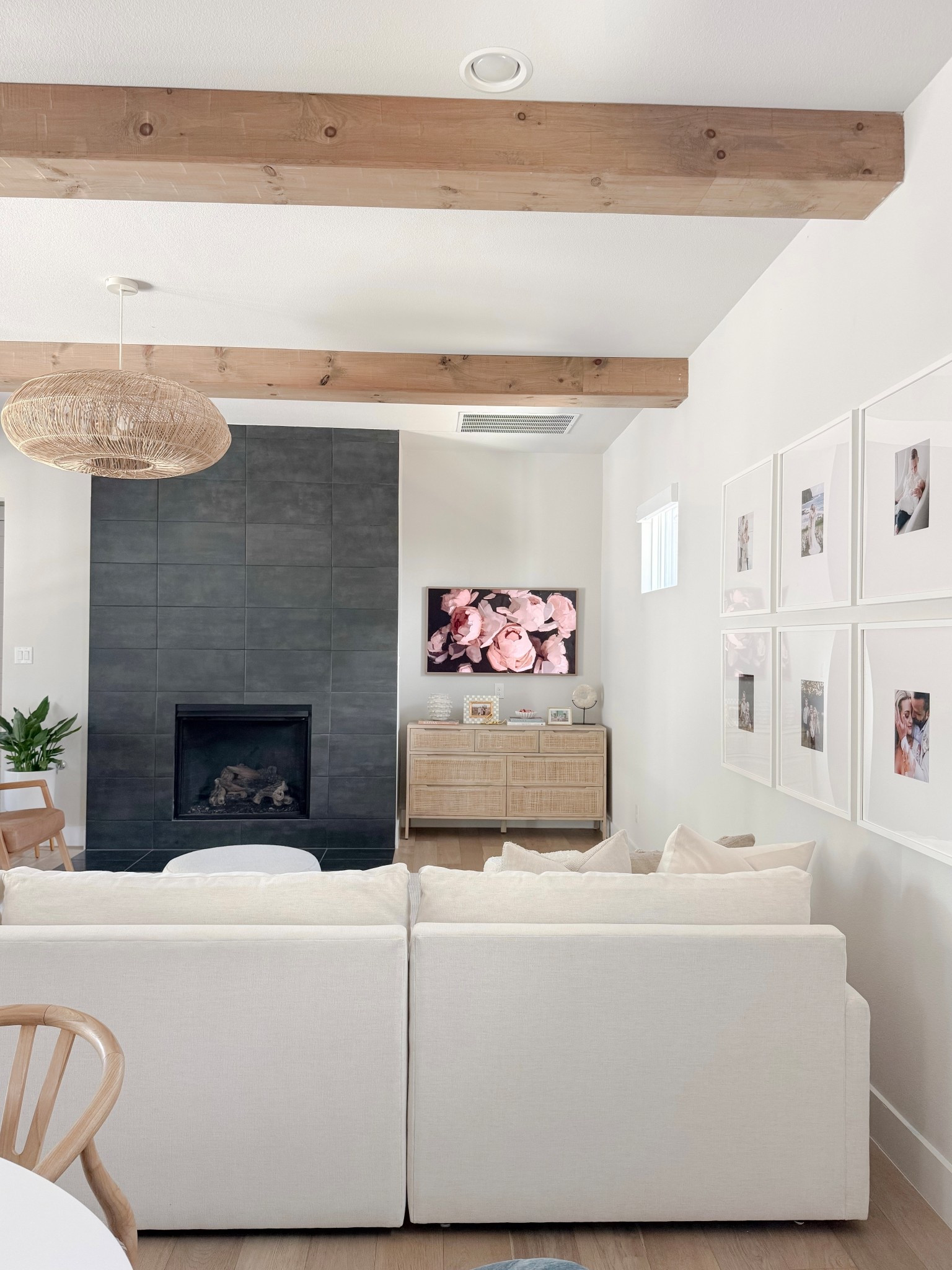 happy love week 💘💌🌹 #valentinedecor #livingroomdecor #homeinspo #neutraldecor 

#LTKValentine #LTKSeasonal #LTKHome