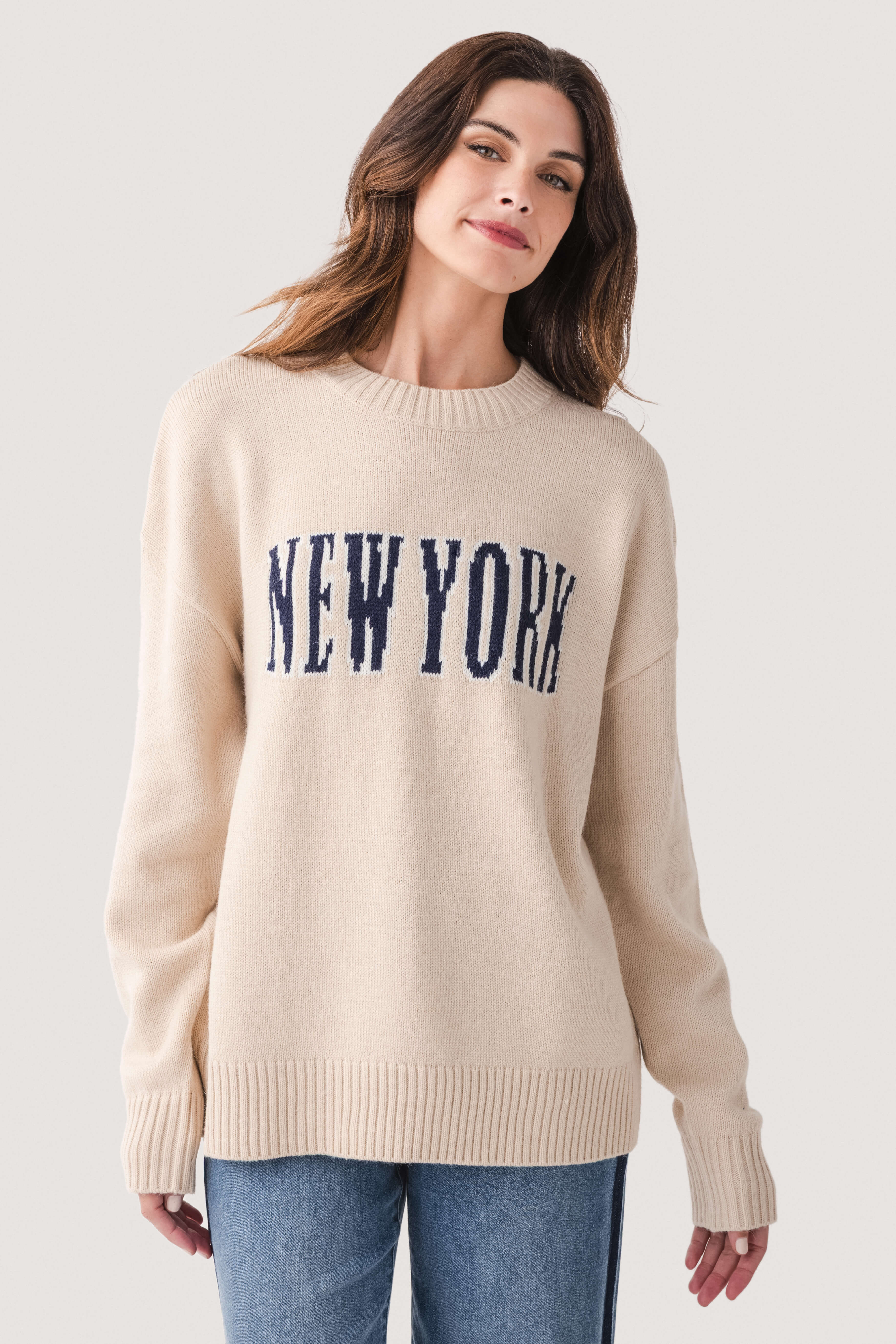 Le Lis New York Sweater | Social Threads