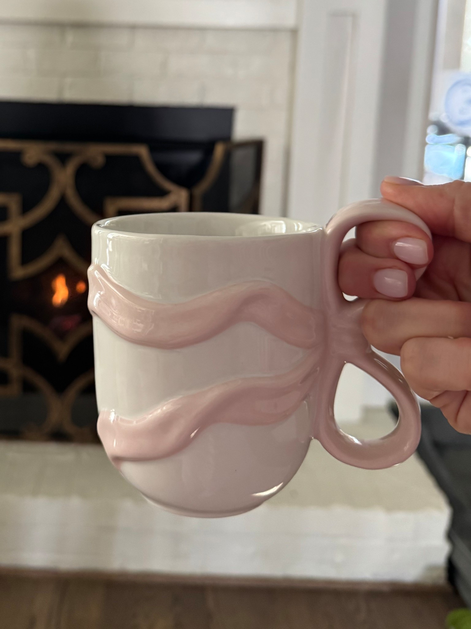 This is the absolute cutest bow mug to enjoy your morning coffee. Comes in a set of 4. 

#LTKValentine #LTKHome