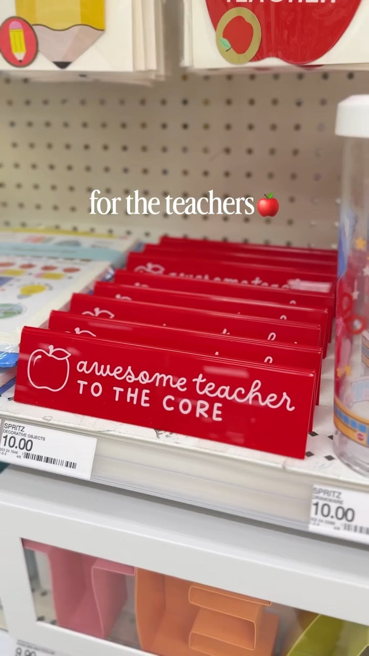 New collection just in time for teacher appreciation week🍎 (May 4-8), comment TEACH and I’ll be sure to DM you when this all becomes available online☺️

#target #newattarget #targetfinds #teacherappreciationweek teachergift