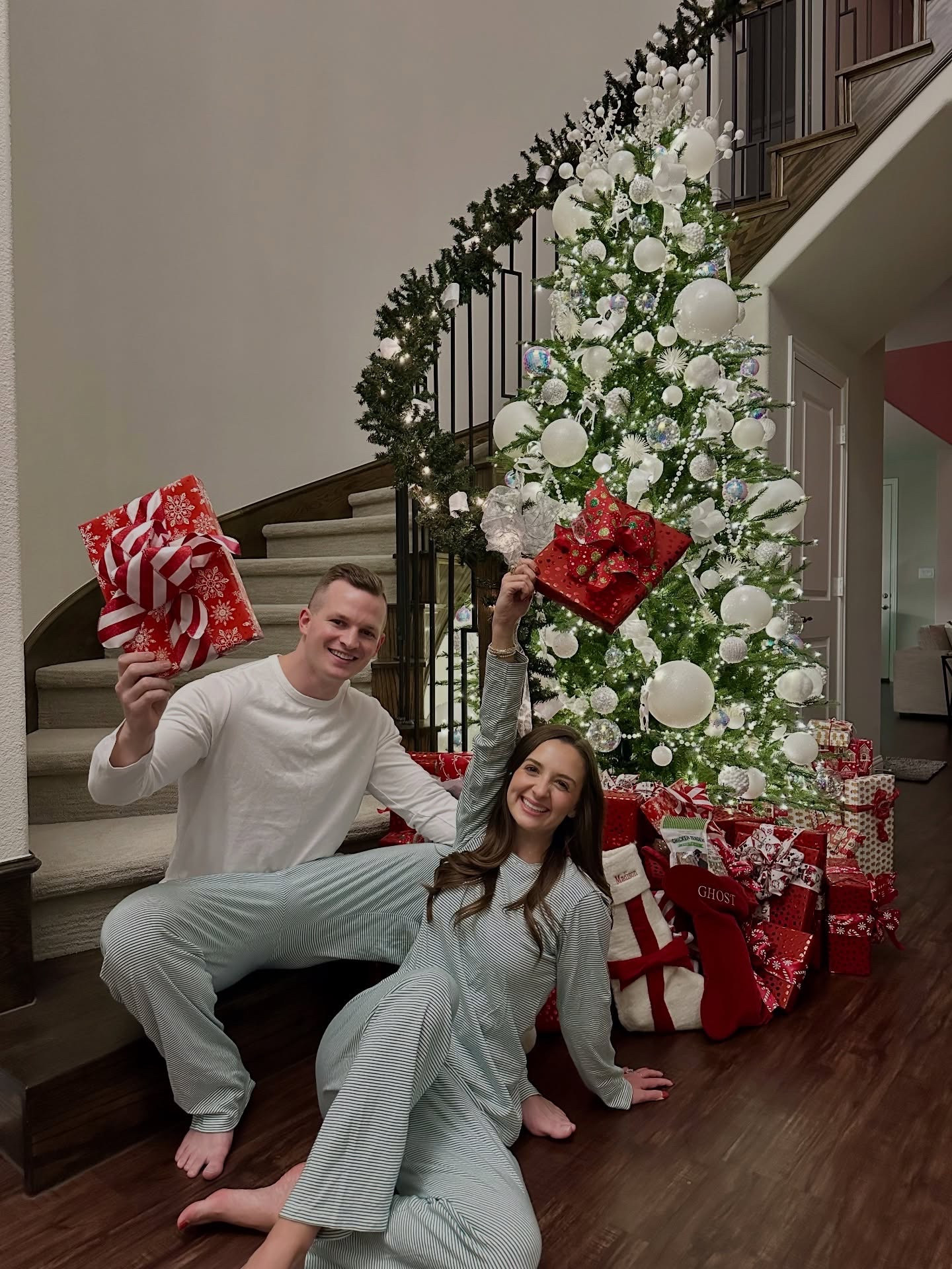 All is calm, all is cozy, all is Christmas ✨🎄
#merrychristmas #christmas #christmastree #santaclaus #christmaspjs