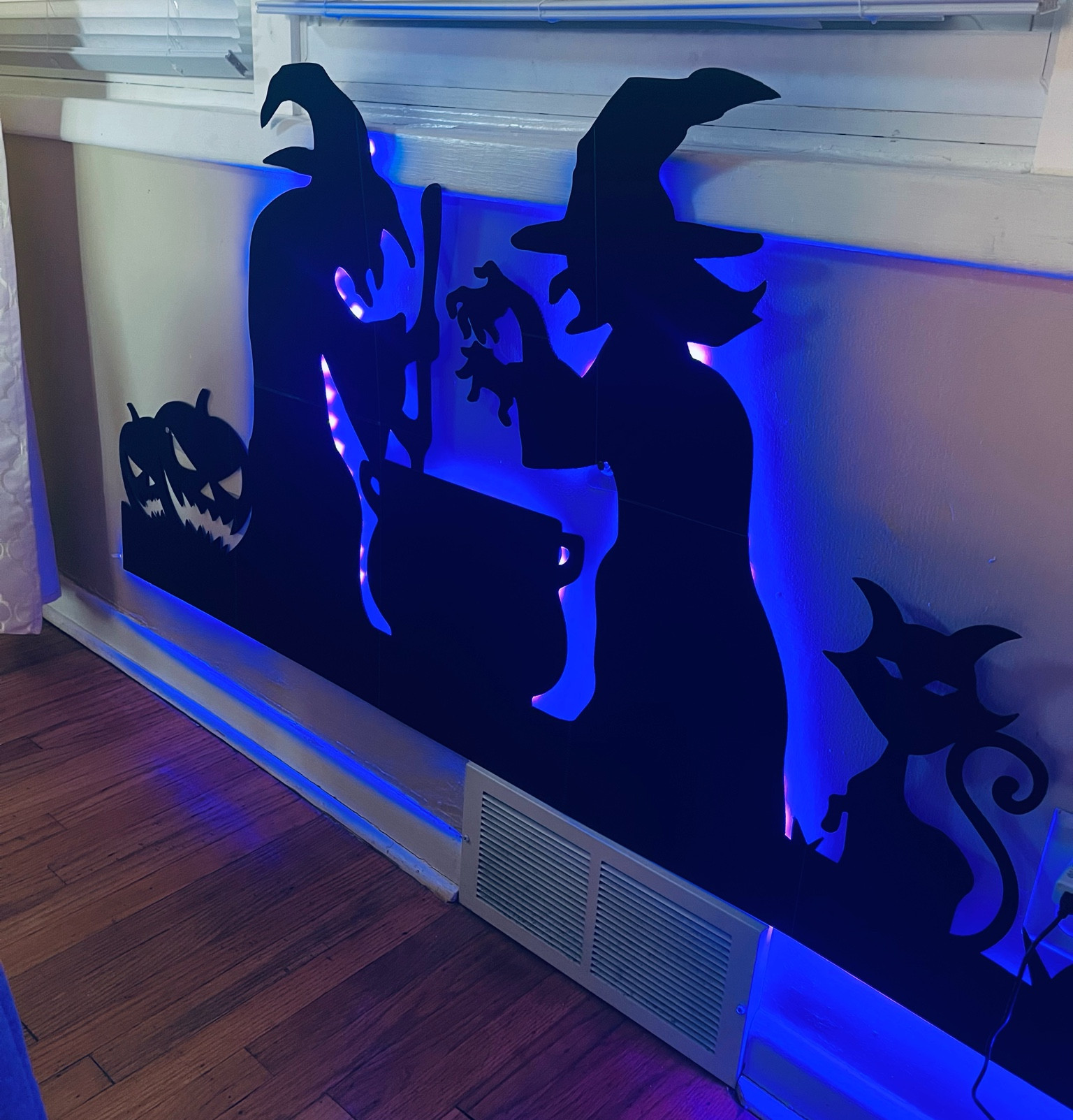 1 week until Halloween!! 👻🧡
If you are looking for simple and fun Halloween decor then you need this!! Super easy to put together and the lighting is 🤌🏻
Currently 43% off and under $9!!

#LTKHome #LTKHalloween #LTKSaleAlert