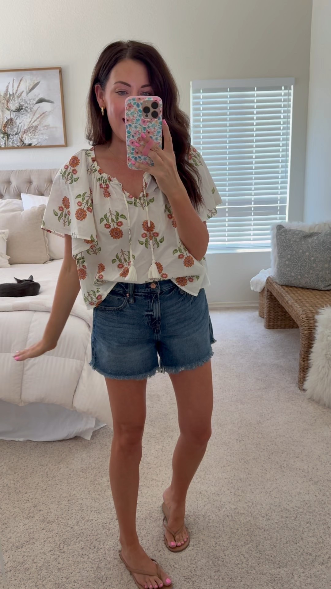The BEST denim shorts are finally restocked!! I wear a 27 if you’re between sizes you can go down. These are the best denim shorts and so incredibly comfortable and Mom life approved.

#LTKSaleAlert #LTKFindsUnder50 #LTKSeasonal