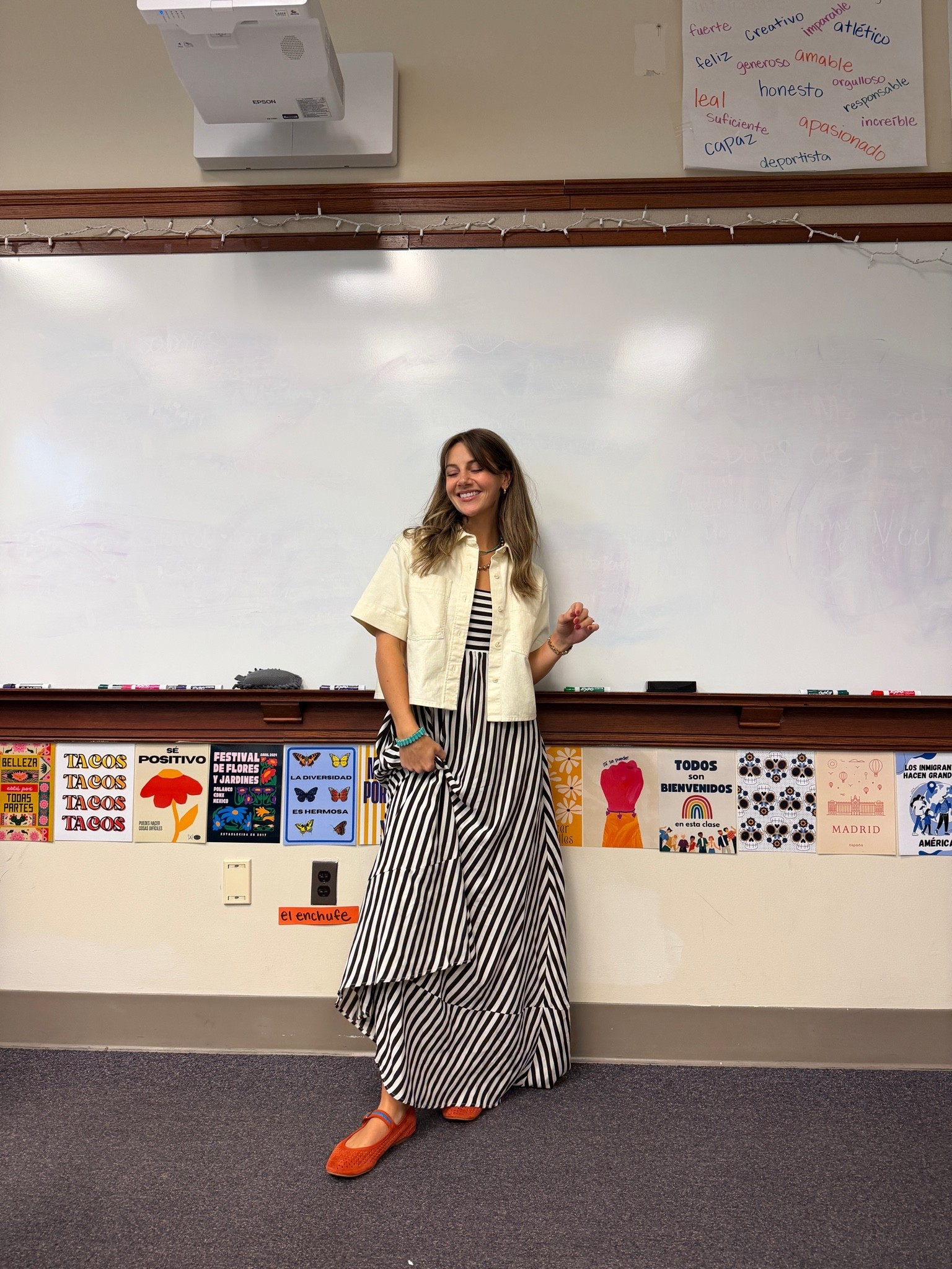 Teacher outfit of the day! This dress is soo flowy and breezy