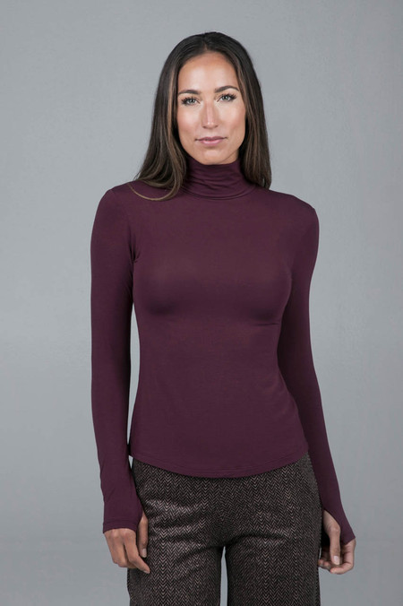 GRACE YOGA TURTLENECK: BLACK CURRANT | KIRAGRACE