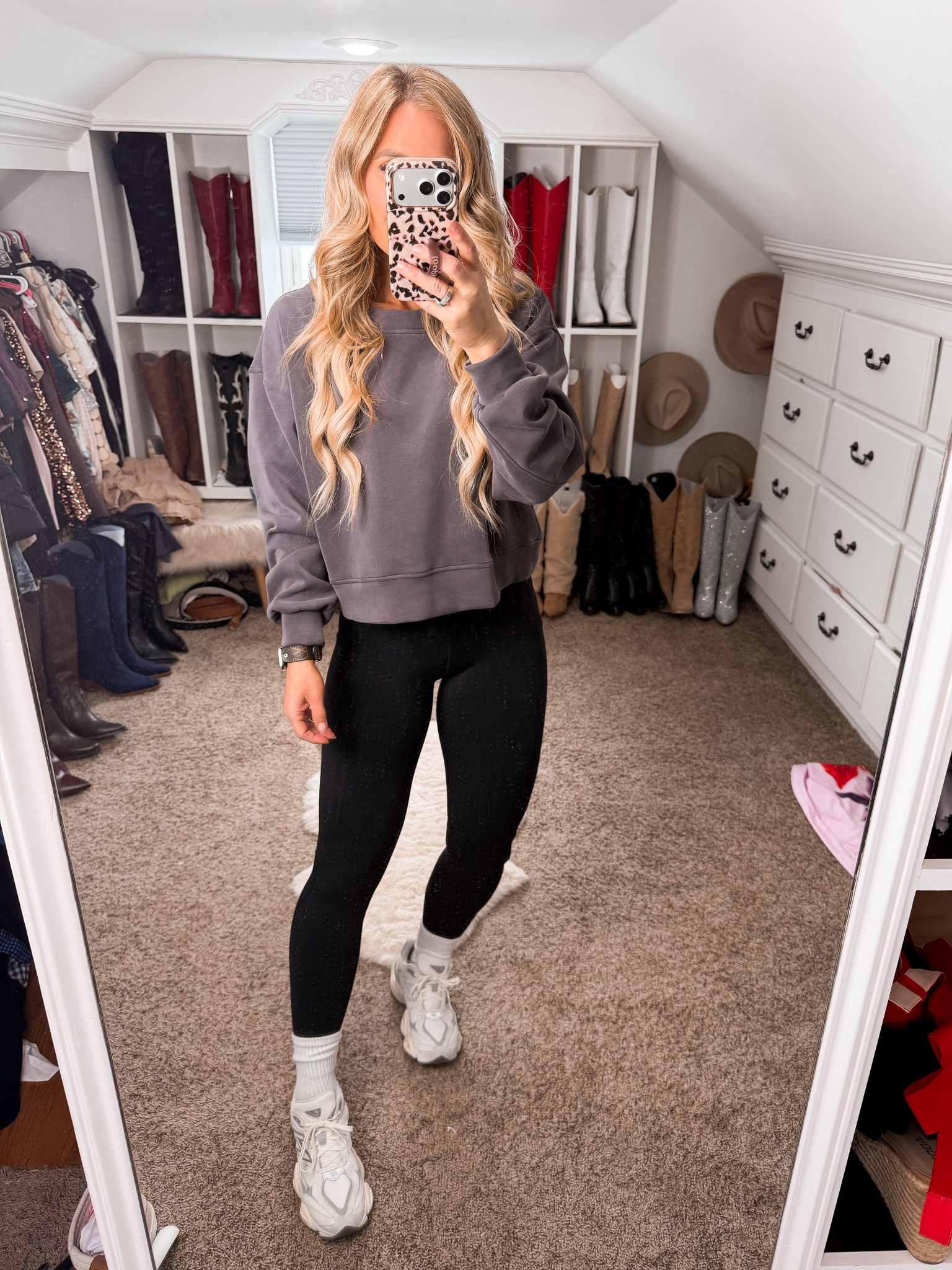 My go-to outfit is always leggings and a sweatshirt! Who can relate? 😅 #winterprobs These leggings are THE BEST!

Casual outfit, best leggings, best amazon leggings, gym outfit, casual outfit idea