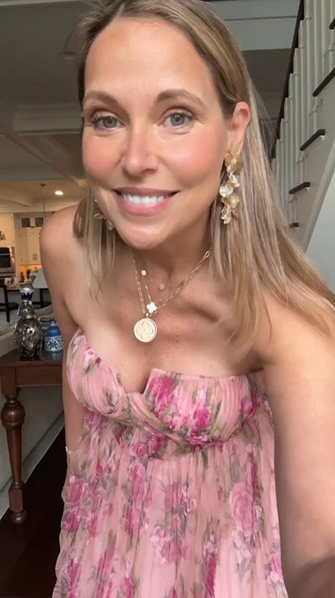 Pretty in pink! This dress can be worn to a wedding, brunch, reunion, etc. It is gorgeous and you feel like a princess in it! s