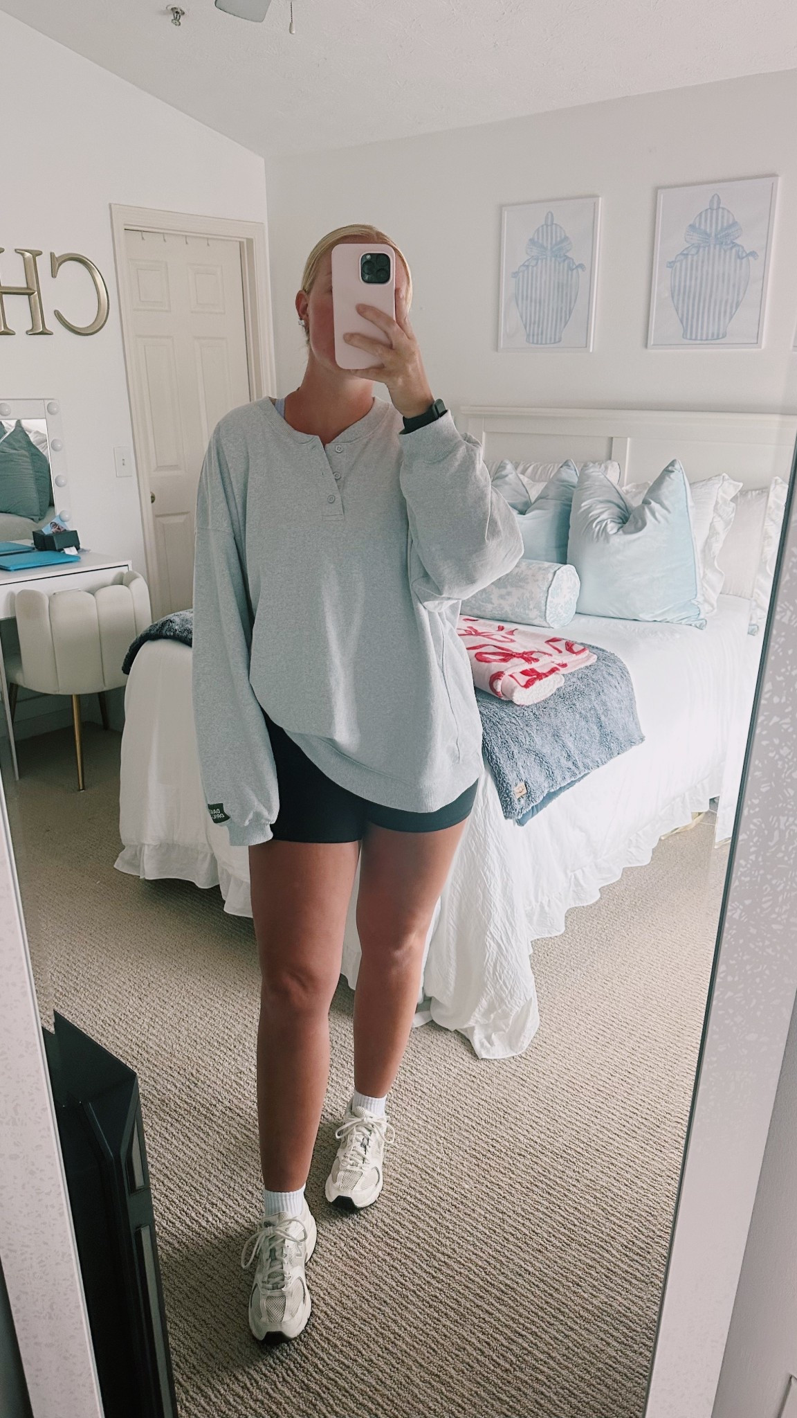 A nice gloomy rainy day cozy fit 

#LTKU #LTKSeasonal