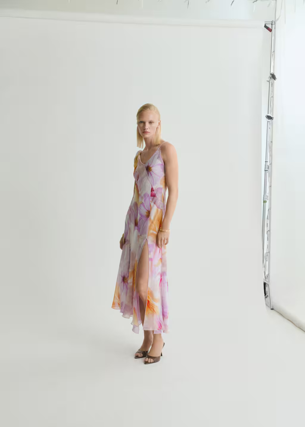 Floral-print dress with asymmetrical straps light/pastel purple - Women - 8 - MANGO | Mango (US/MX/AU)