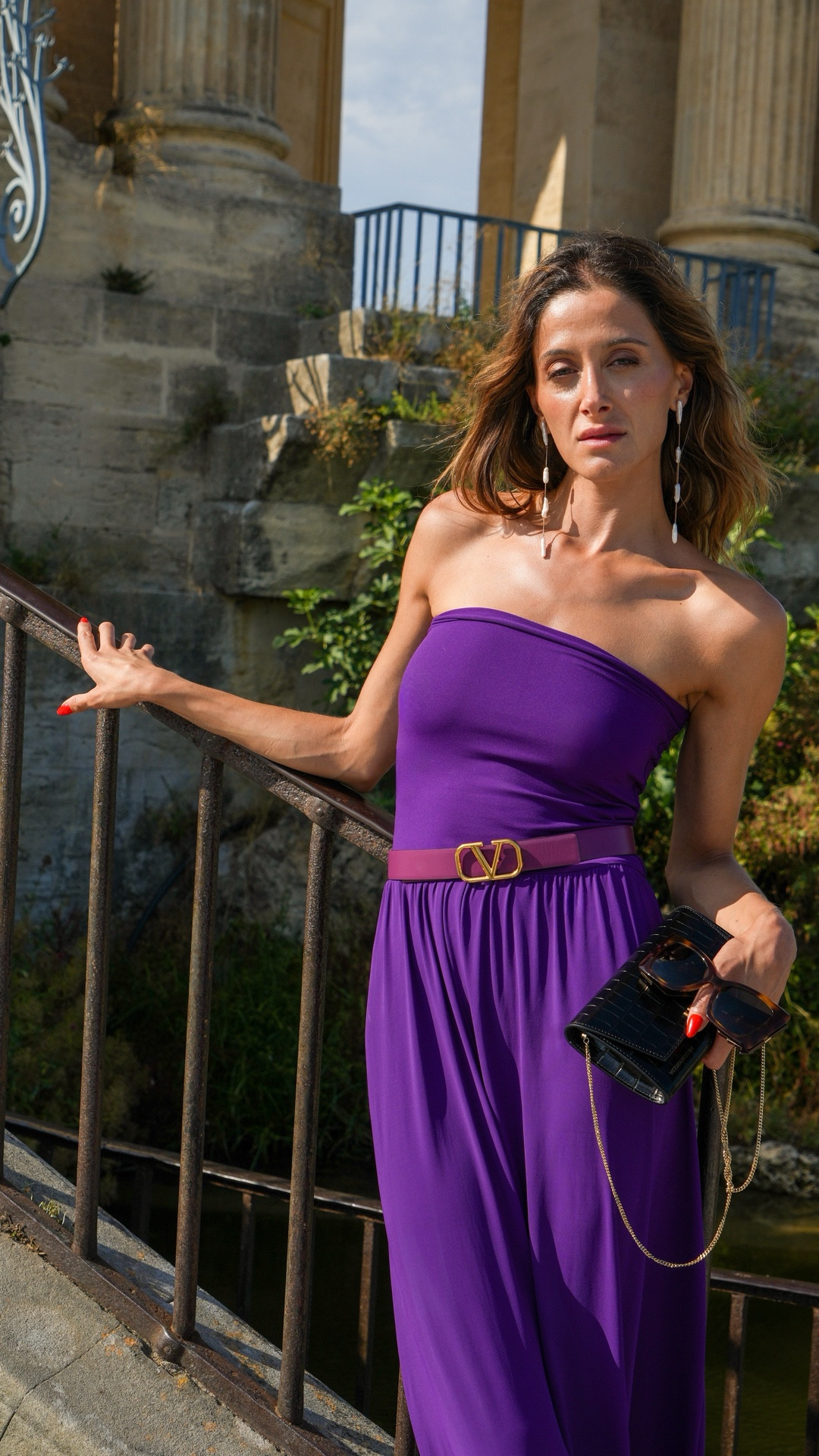 Flowy dress, Valentino belt, black croc Victoria Beckham clutch.


#SoSostyles #VictoriaBeckhamClutch #ValentinoBelt

#LTKdresses #LTKsummer #LTKeurope