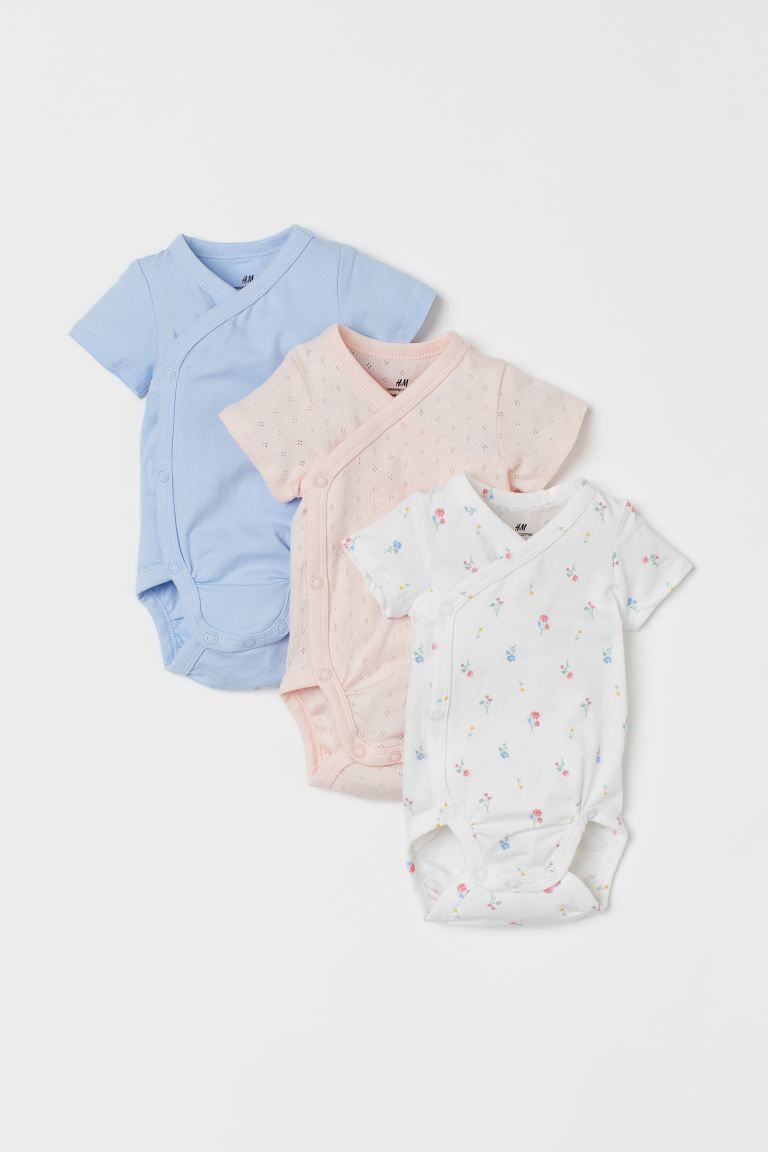 Short-sleeved, wrapover bodysuits in soft organic cotton jersey with snap fasteners at side and a... | H&M (US + CA)