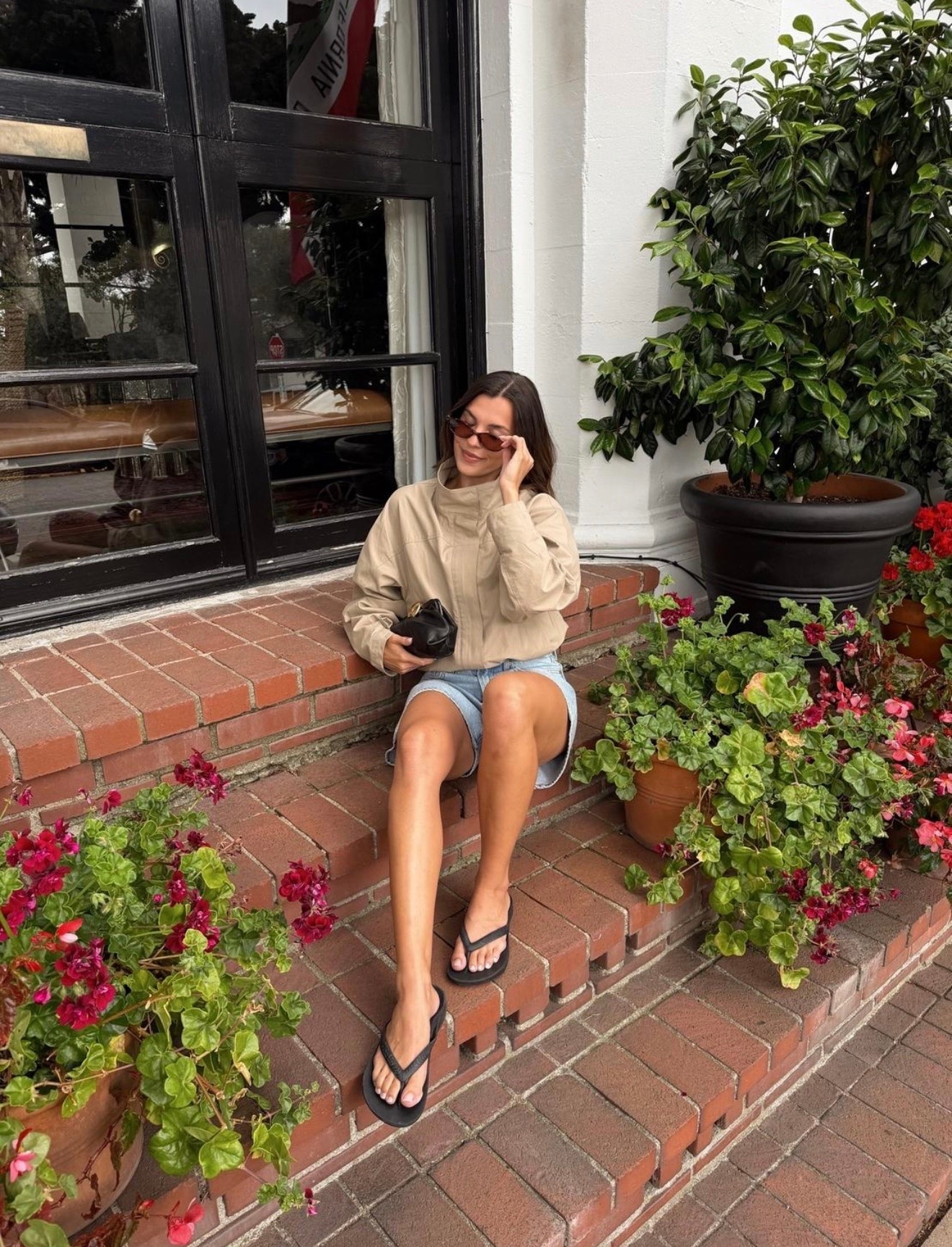 on the go !! (wearing size small in jacket)!

Artizia, fall finds, jacket, California, travel, New York, coffee run, jorts, lunch date, flip flops, Archie’s, arch support, New York, reformation