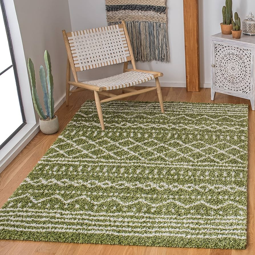 SAFAVIEH Arizona Shag Collection Area Rug - 5'1" Square, Green & Ivory, Moroccan Design, Non-Shed... | Amazon (US)