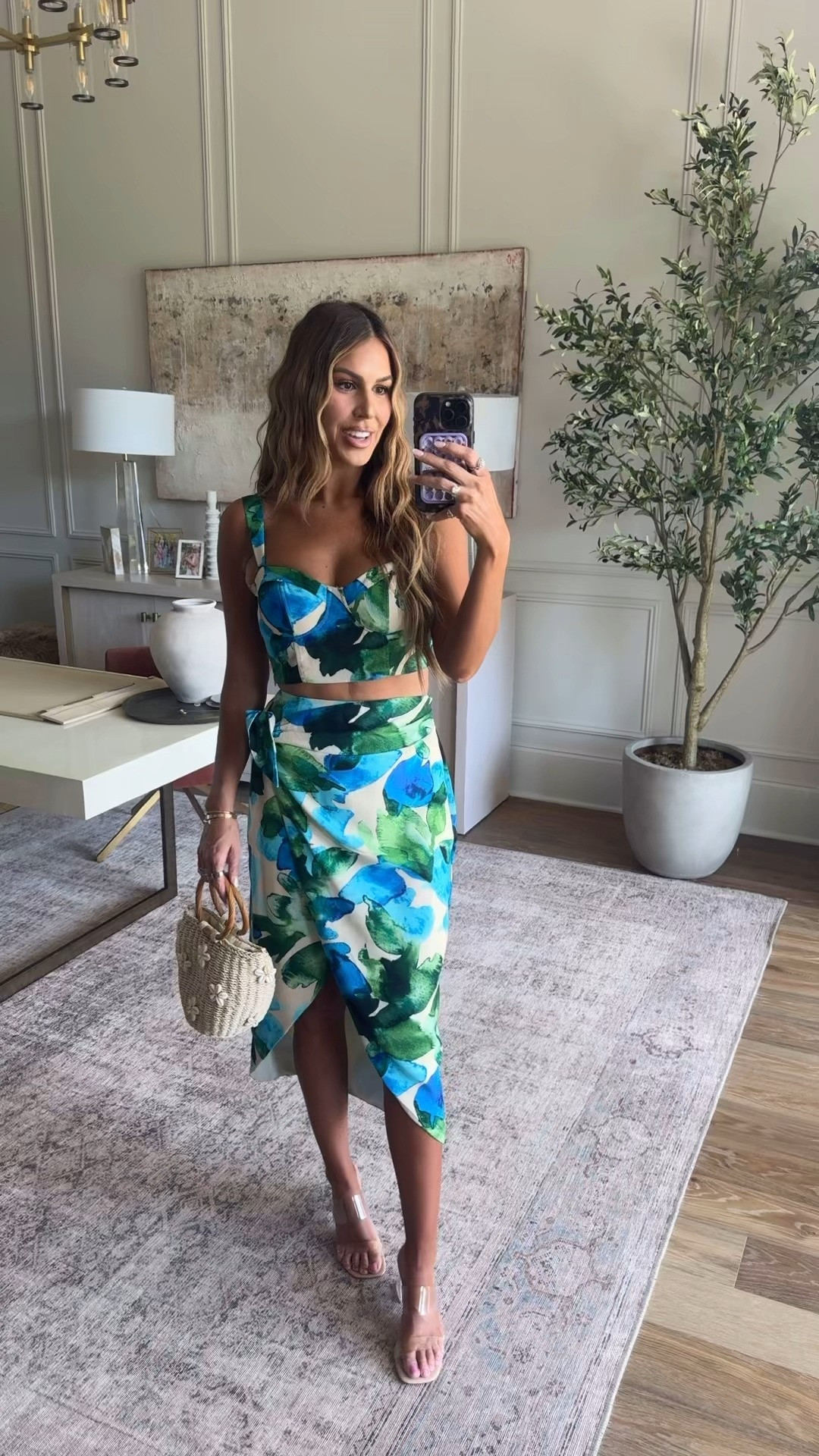 wearing a small 💙 use code hollie40 for 40% off! 

 