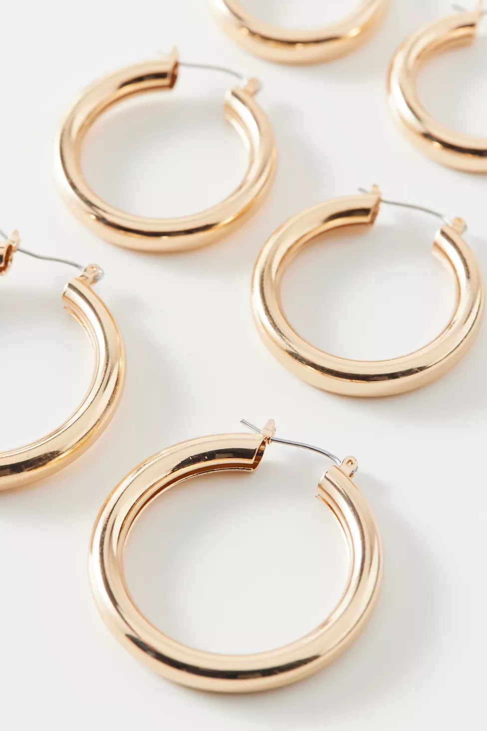 Tessa Chunky Tube Hoop Earring Set | Urban Outfitters (US and RoW)